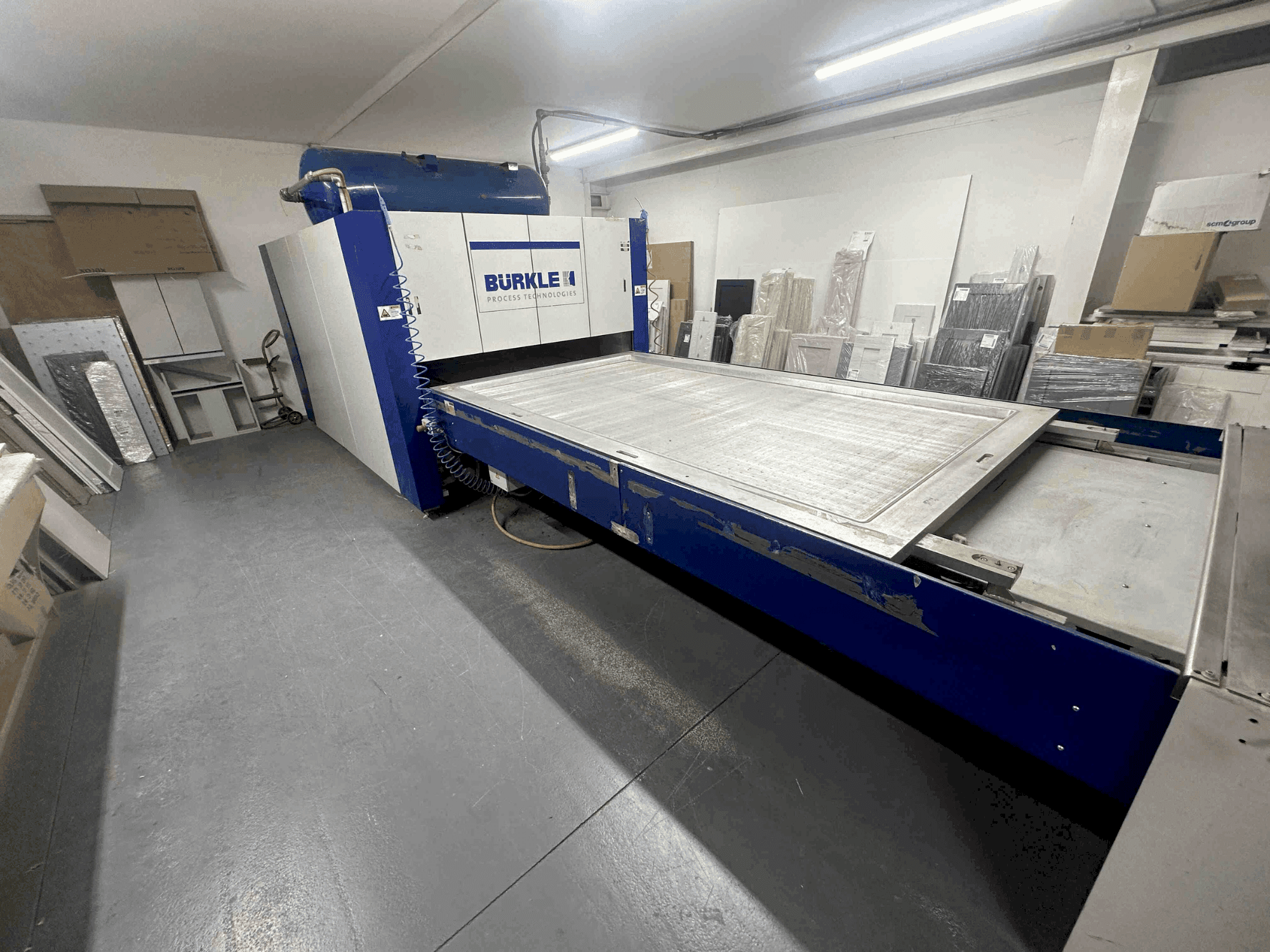 Vooraanzicht van BURKLE M8 machine
