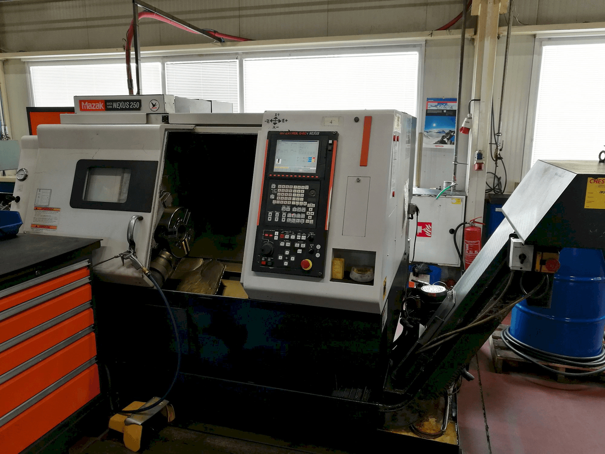 Vooraanzicht van Mazak Nexus 250 machine
