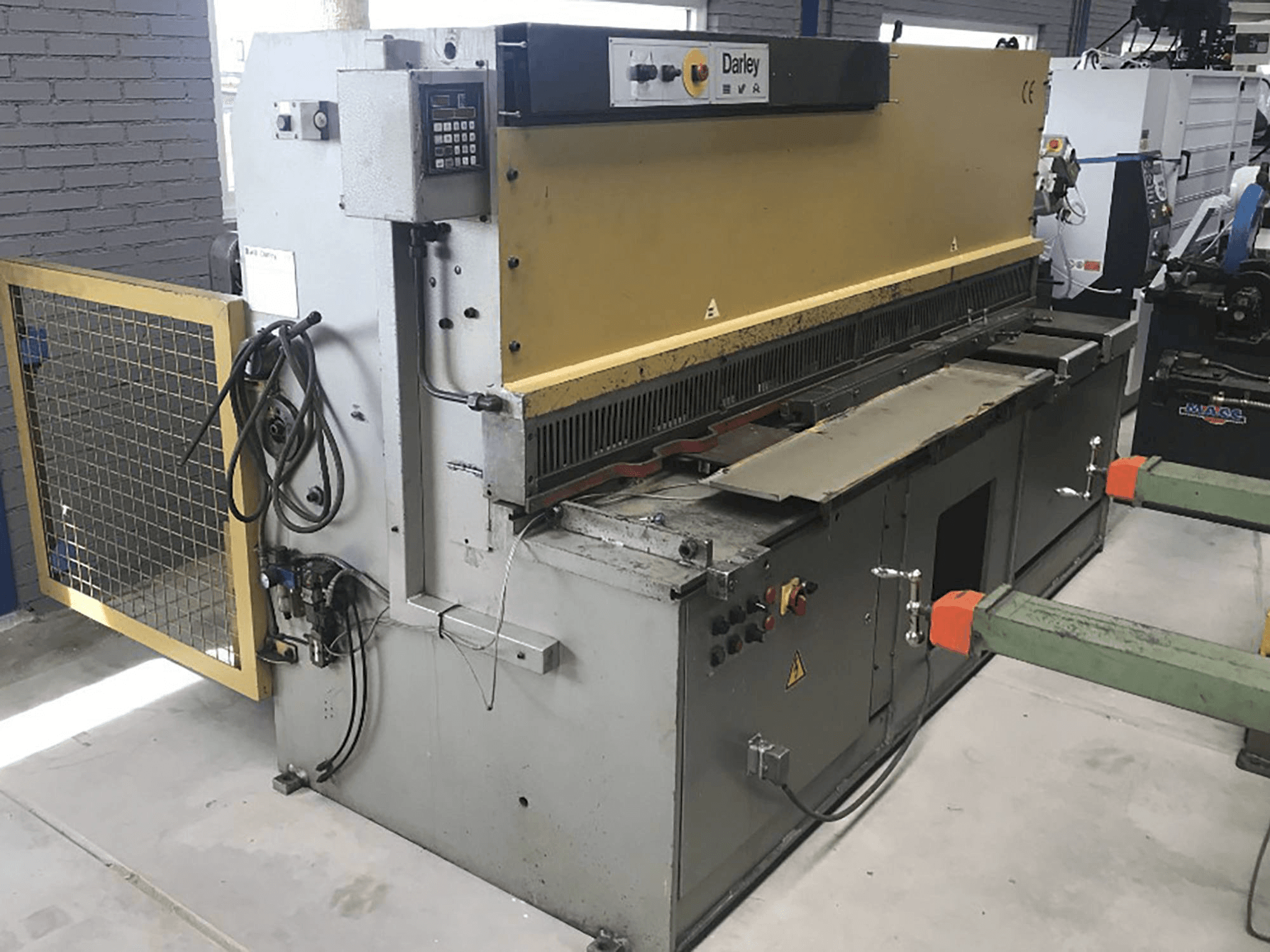 Vooraanzicht van Darley S 2500 x 4 machine