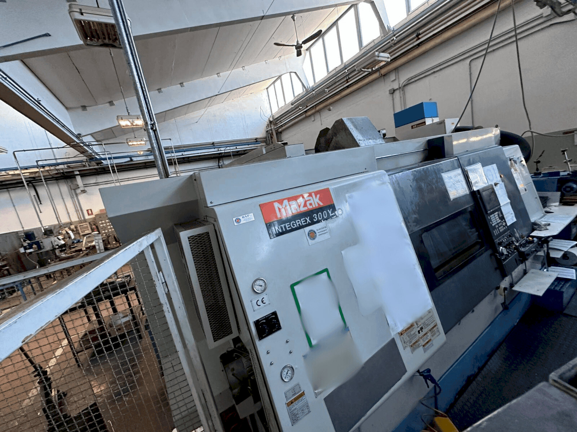 Vooraanzicht van Mazak INTEGREX 300Y machine