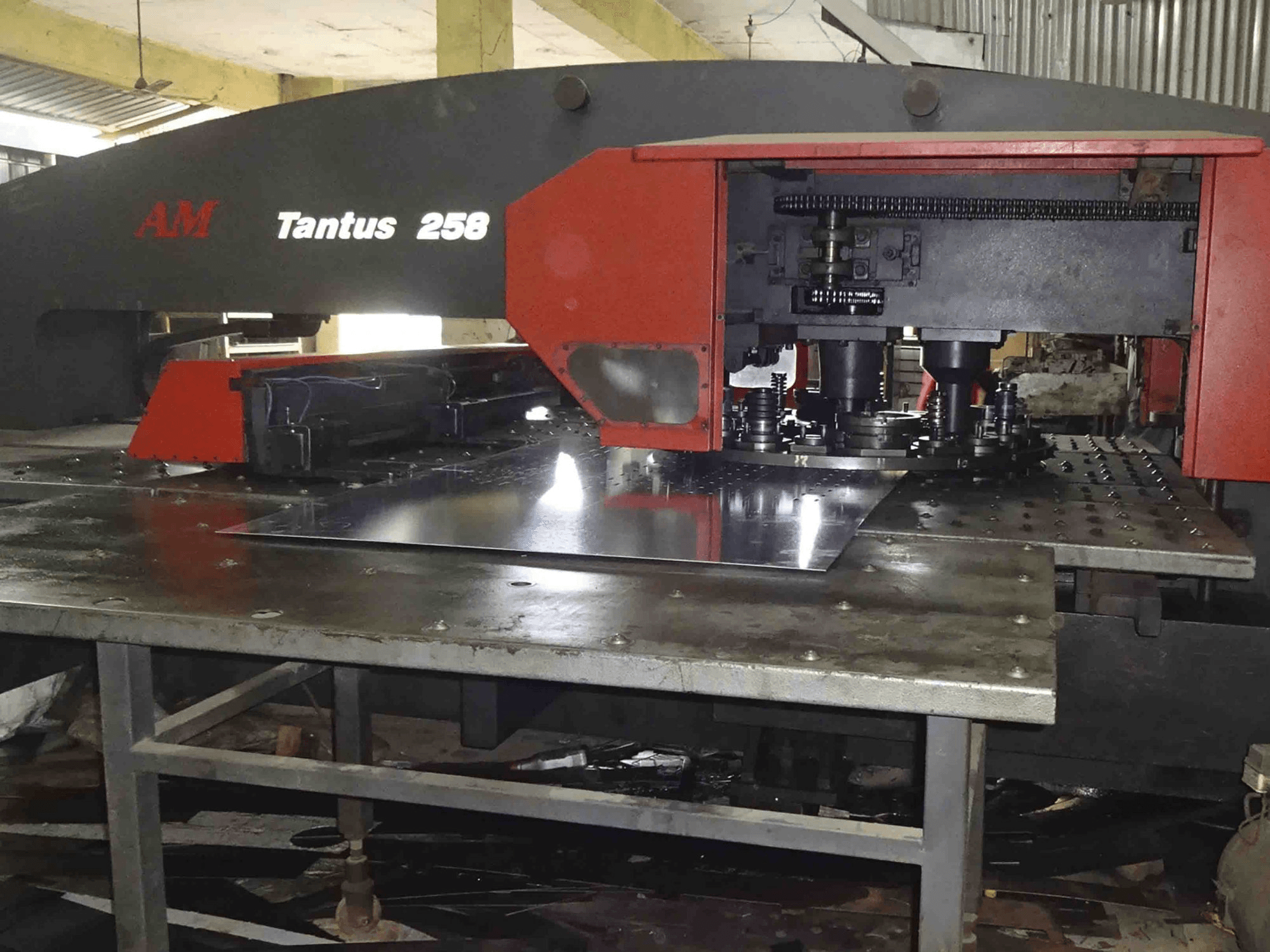 Recht aanzicht van AMC TAN-258 machine