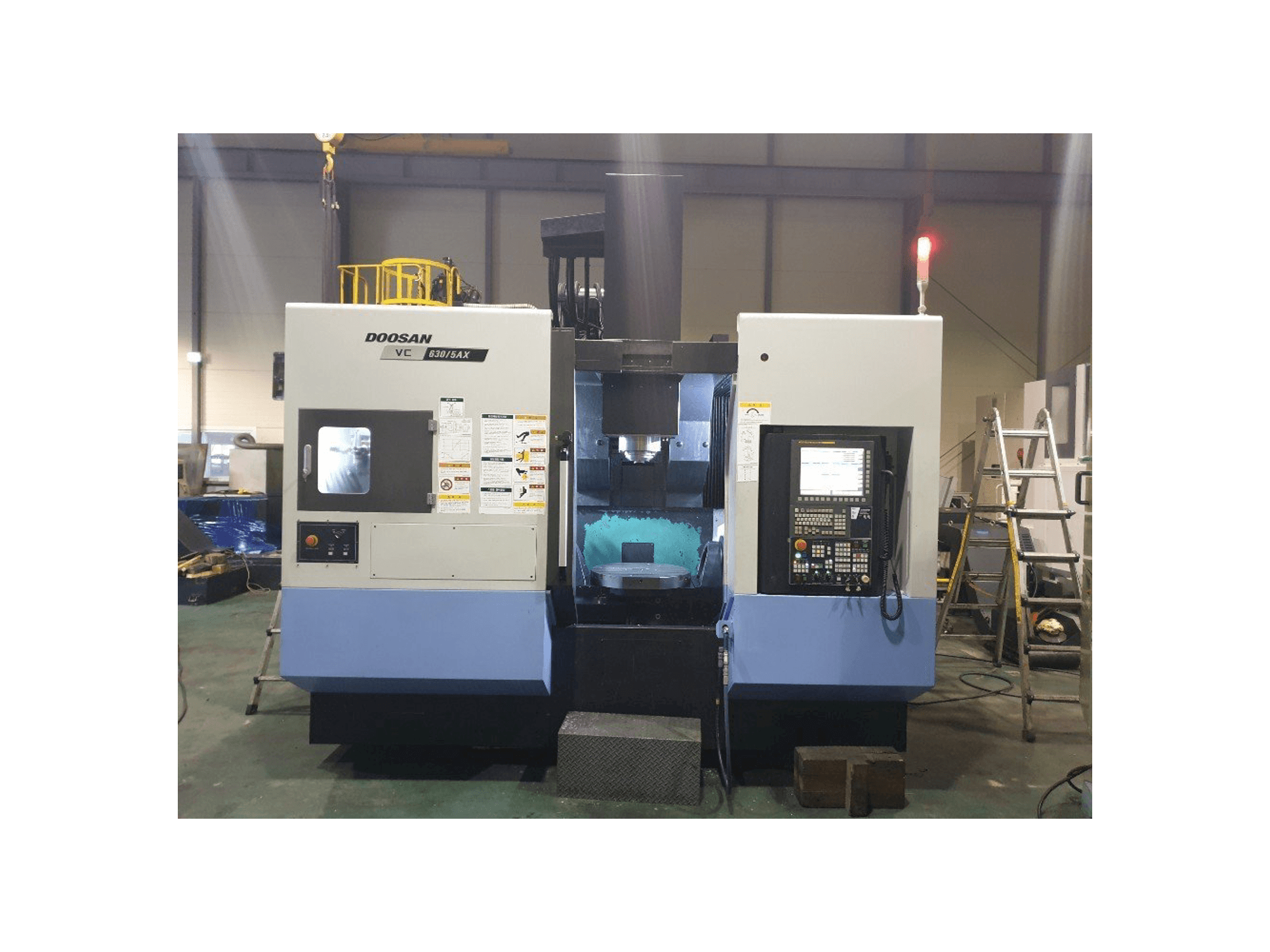 Vooraanzicht van Doosan VC630/5AX machine