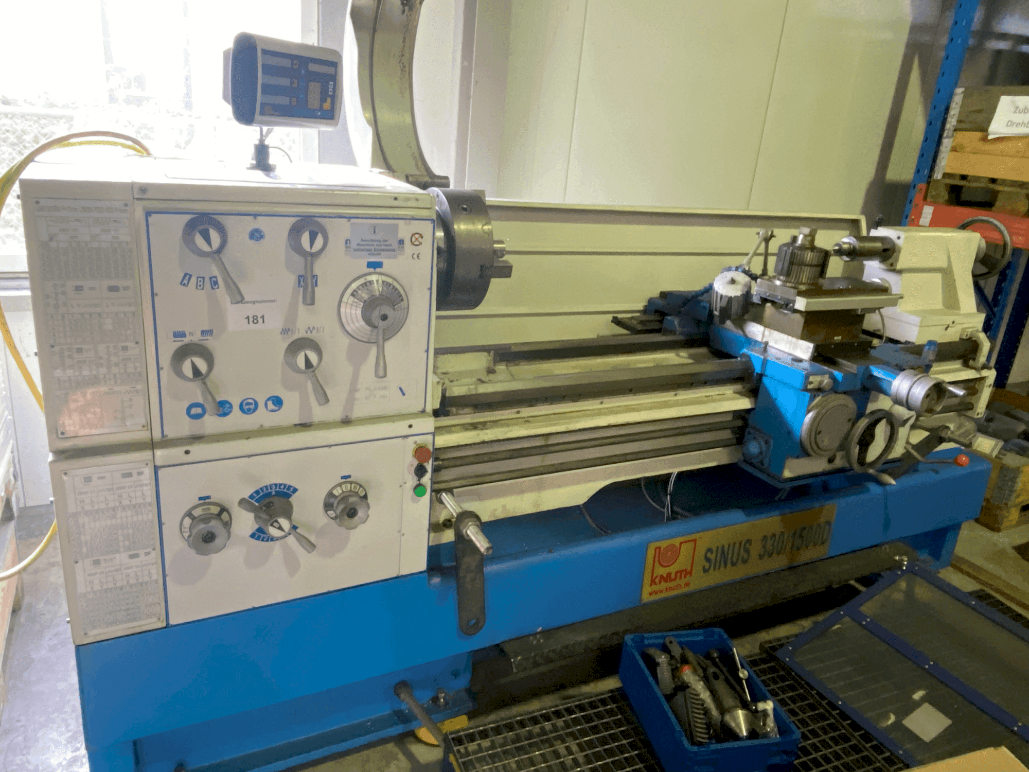 Vooraanzicht van KNUTH SINUS 330/1500 D machine