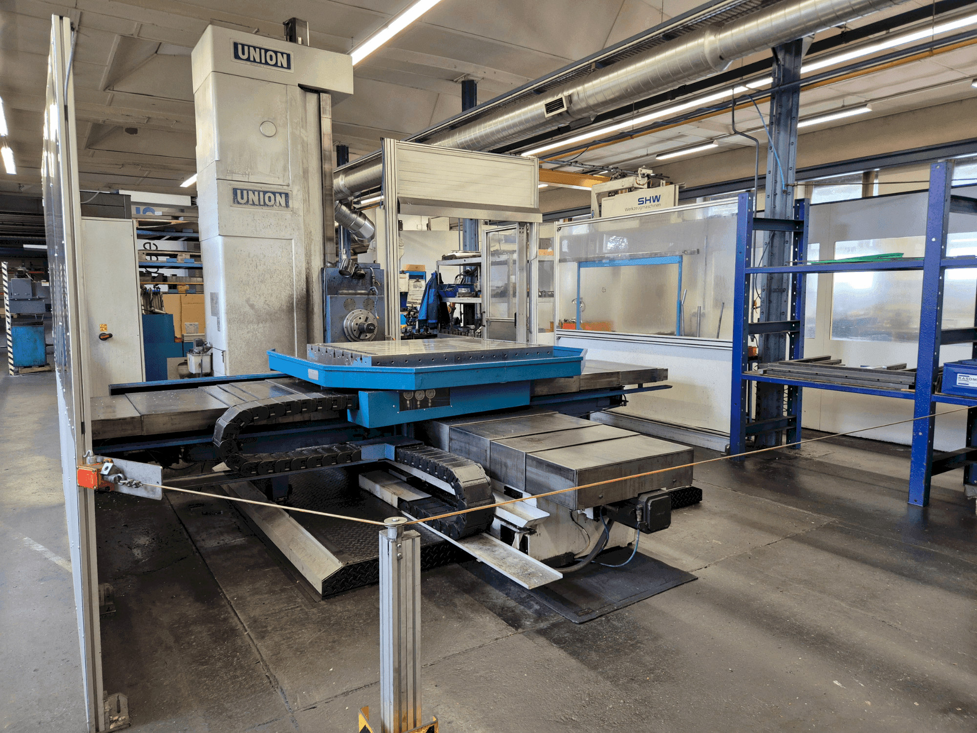 Vooraanzicht van UNION T105 machine