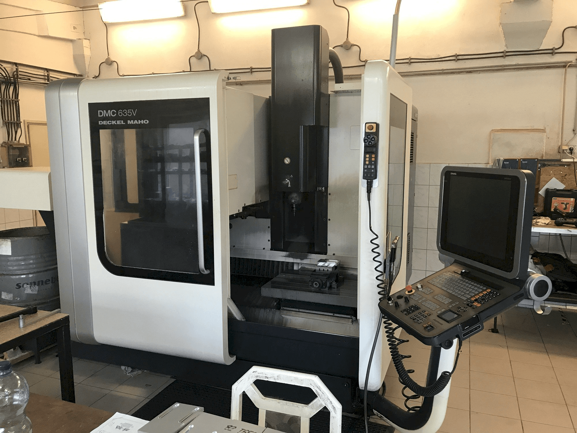 Vooraanzicht van DECKEL MAHO DMC 635V machine