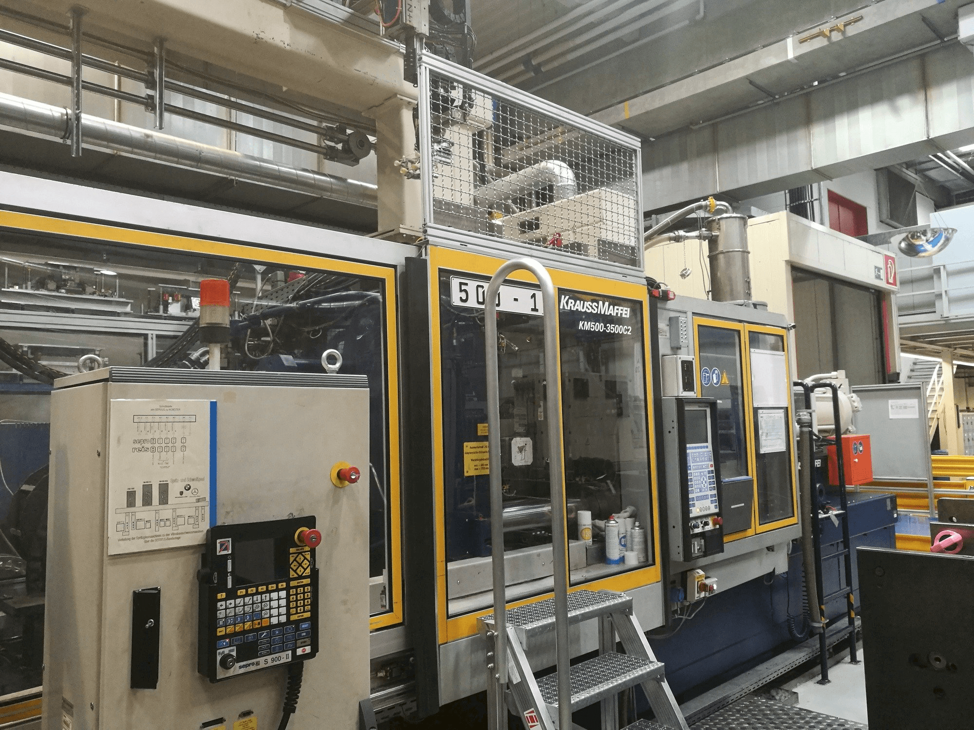 Vooraanzicht van Krauss Maffei 500-3500 C2 machine