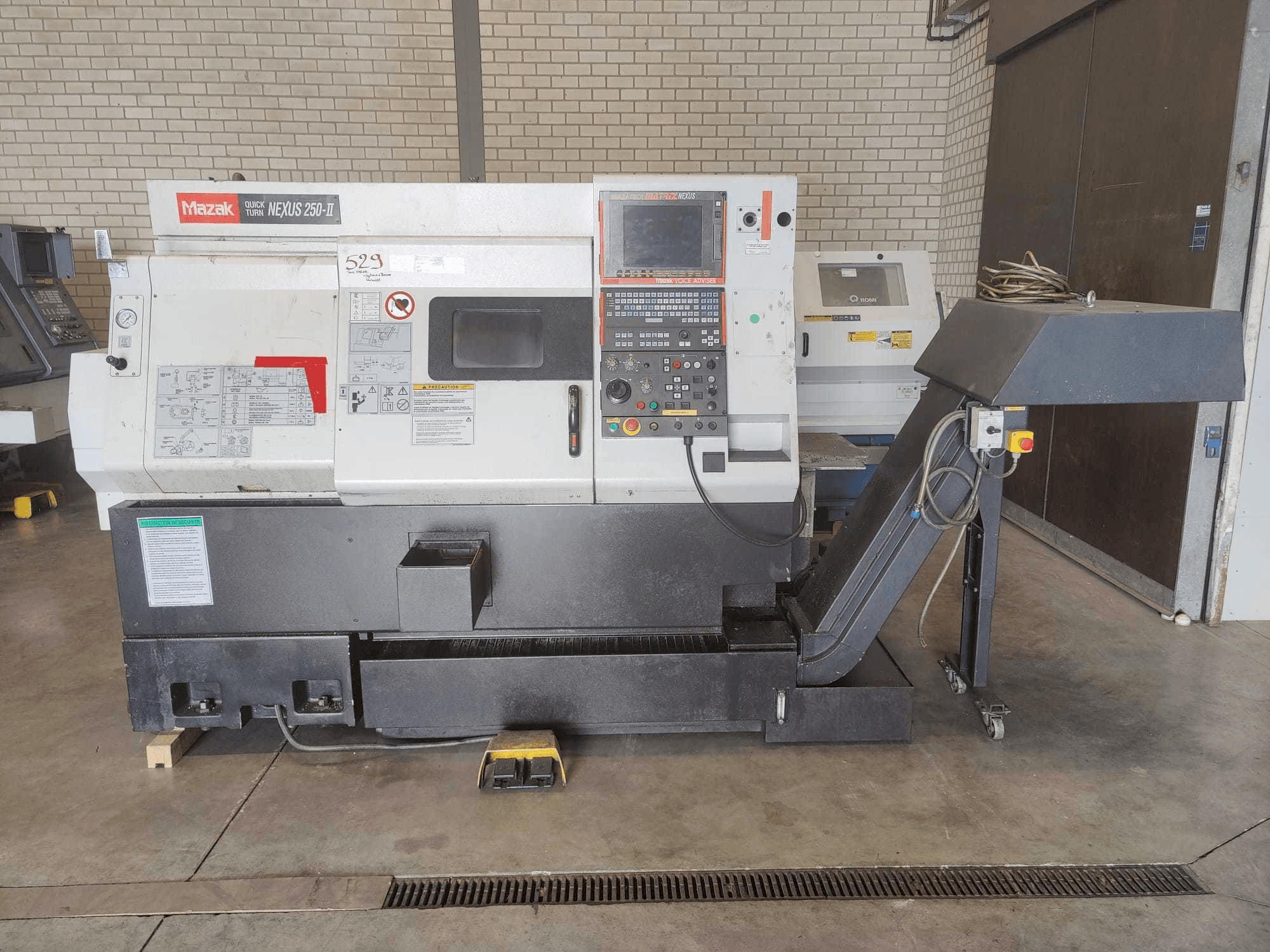 Vooraanzicht van Mazak Quick Turn Nexus 250-II machine