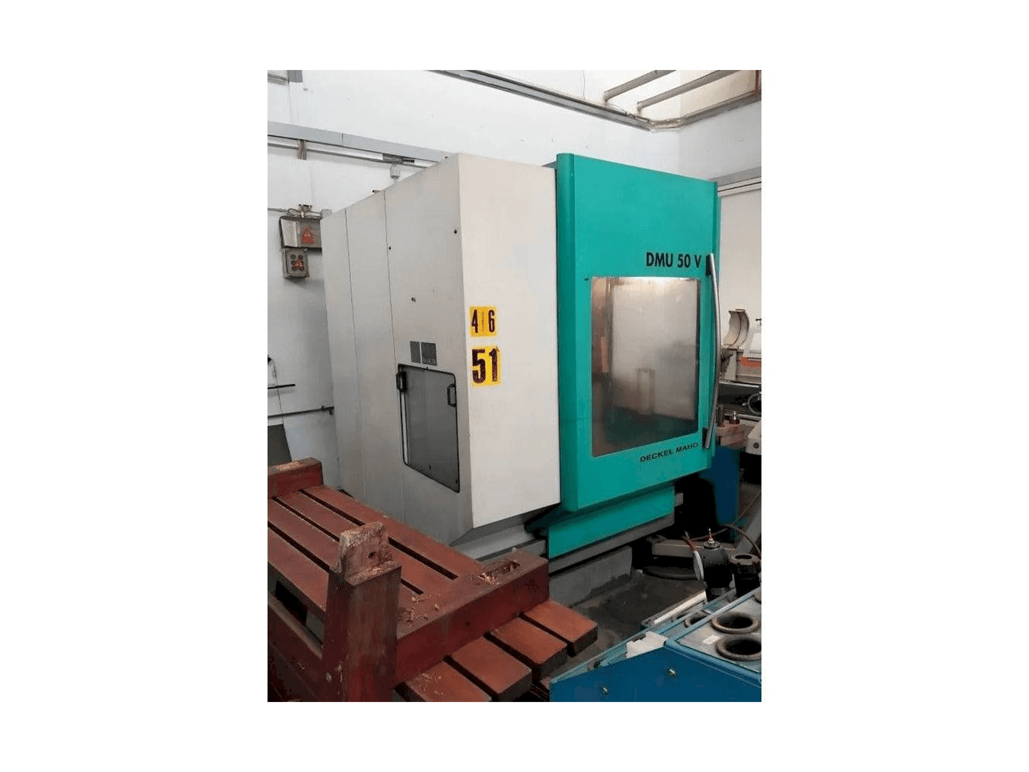 Linkerzijdeaanzicht van DECKEL MAHO DMU 50 V machine