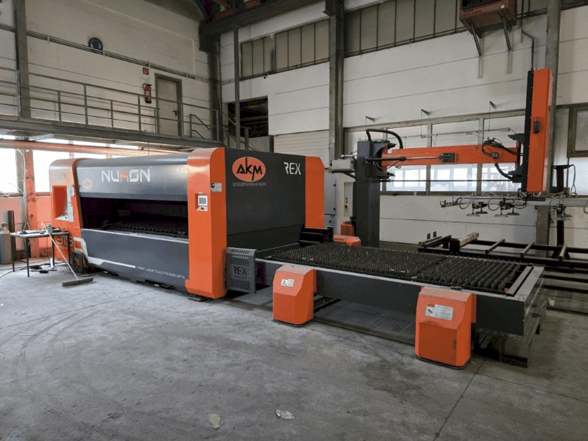 Vooraanzicht van NUKON Rex 315 machine