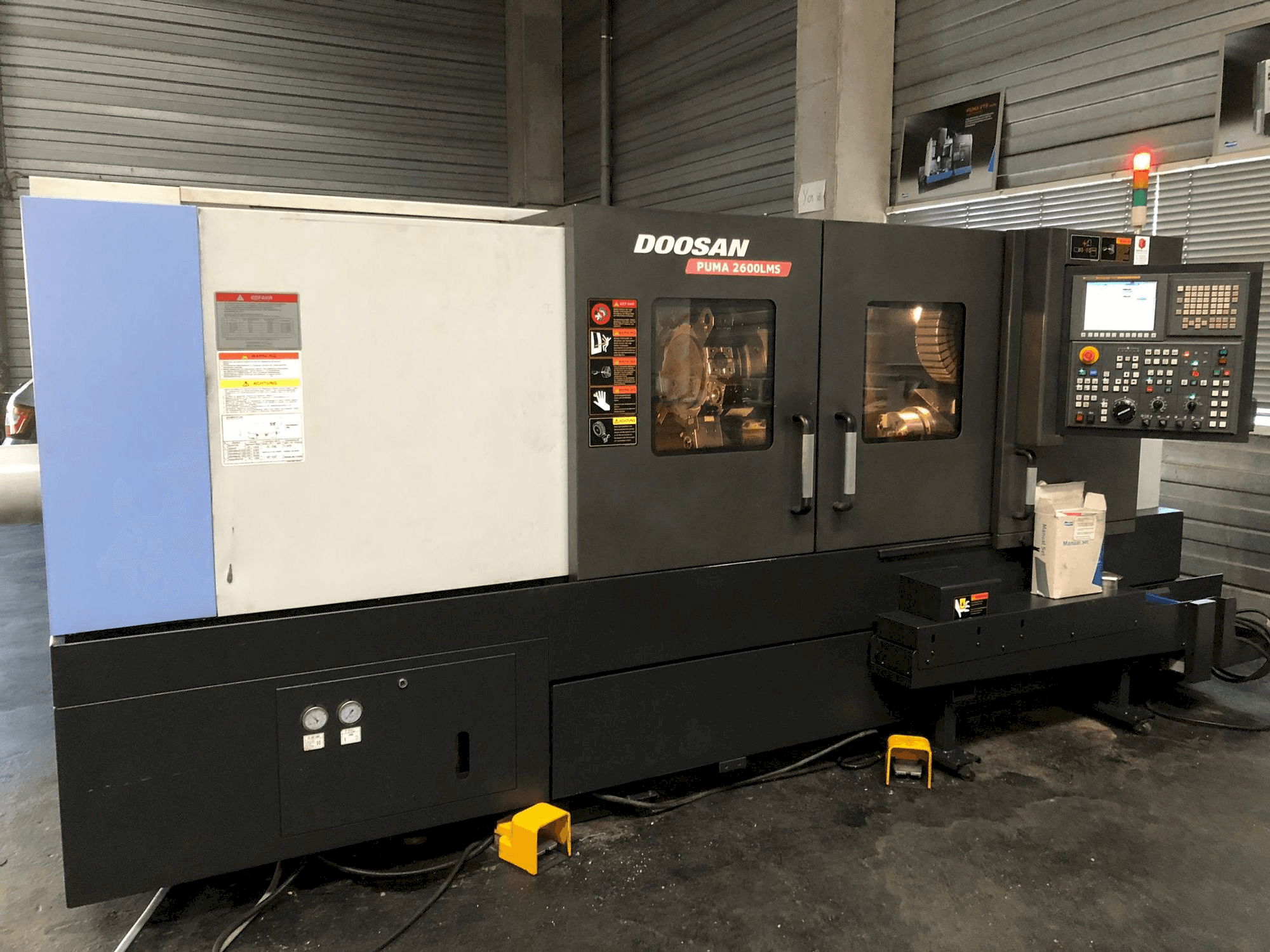Vooraanzicht van Doosan Puma 2600 LMS machine