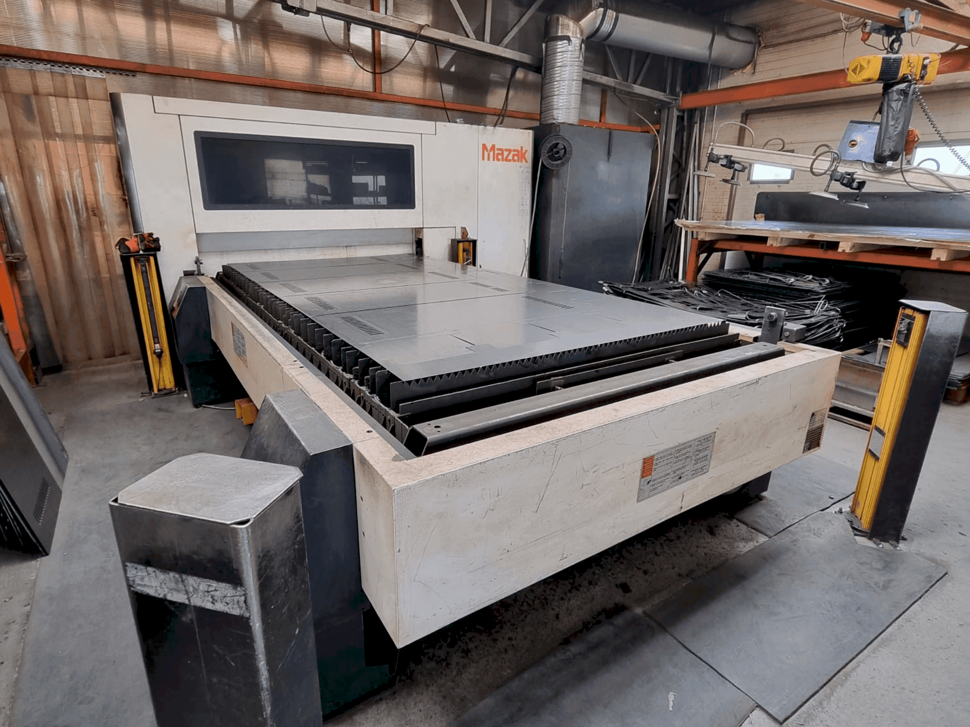 Vooraanzicht van Mazak OPTIPLEX 3015 FIBER II machine