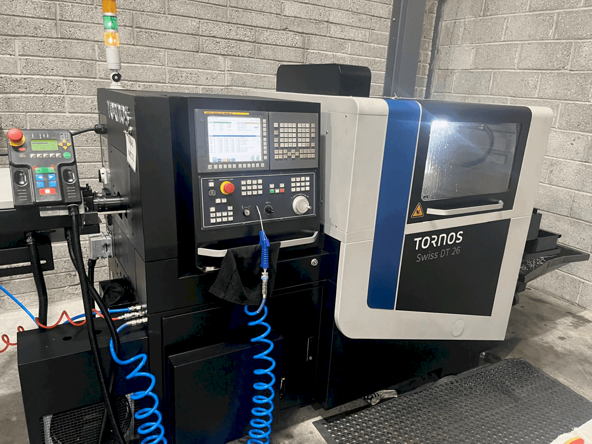 Vooraanzicht van TORNOS Swiss DT26 (2019) machine