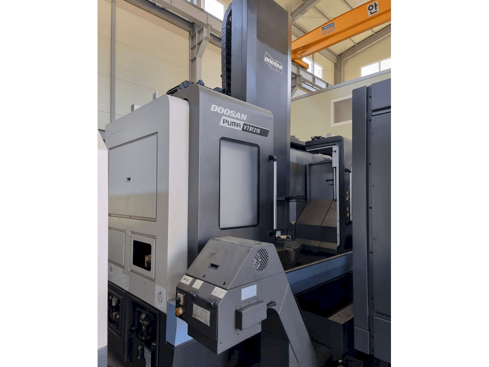 Vooraanzicht van Puma VTR 1216 machine