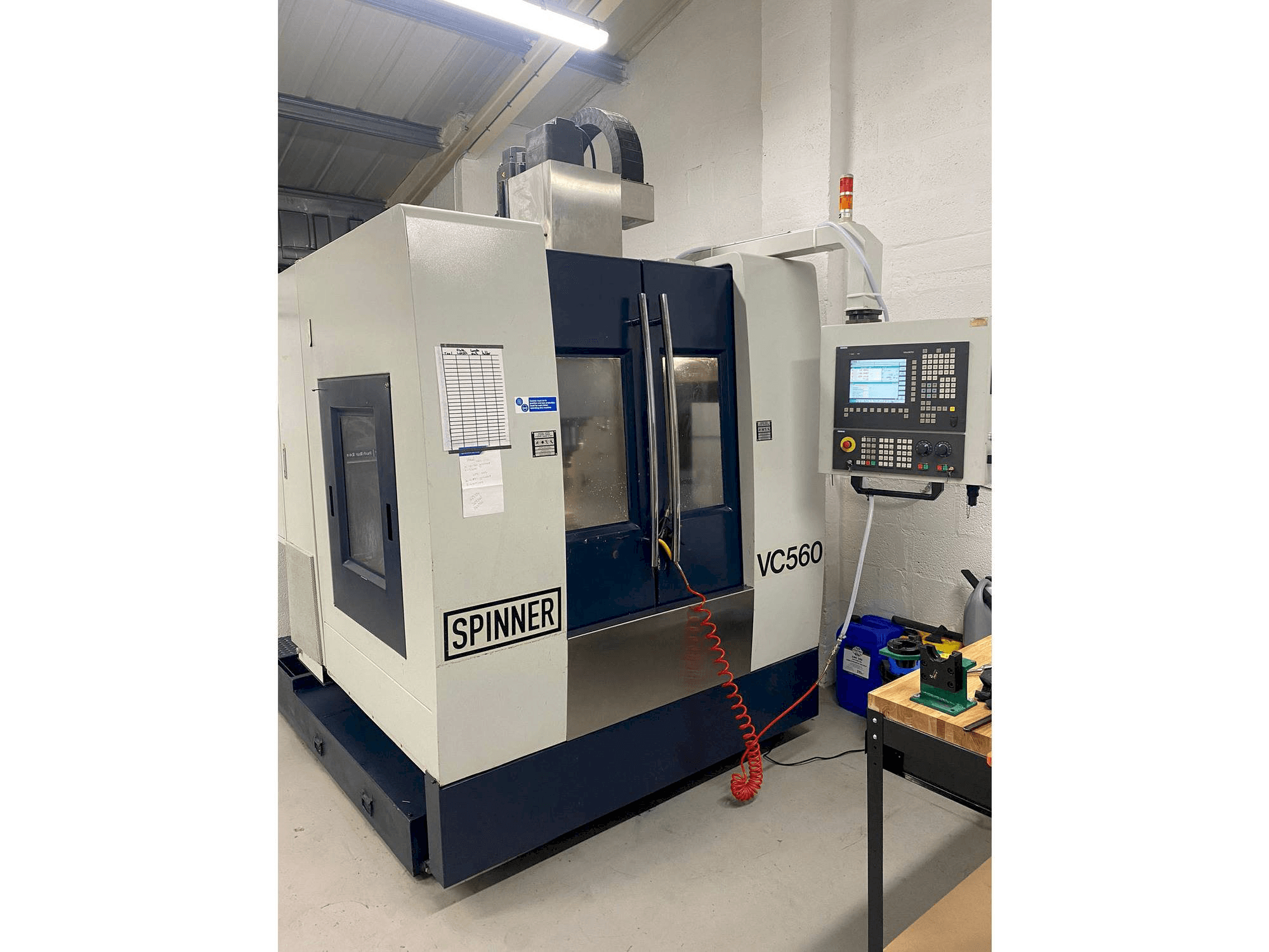 Vooraanzicht van SPINNER VC560 machine