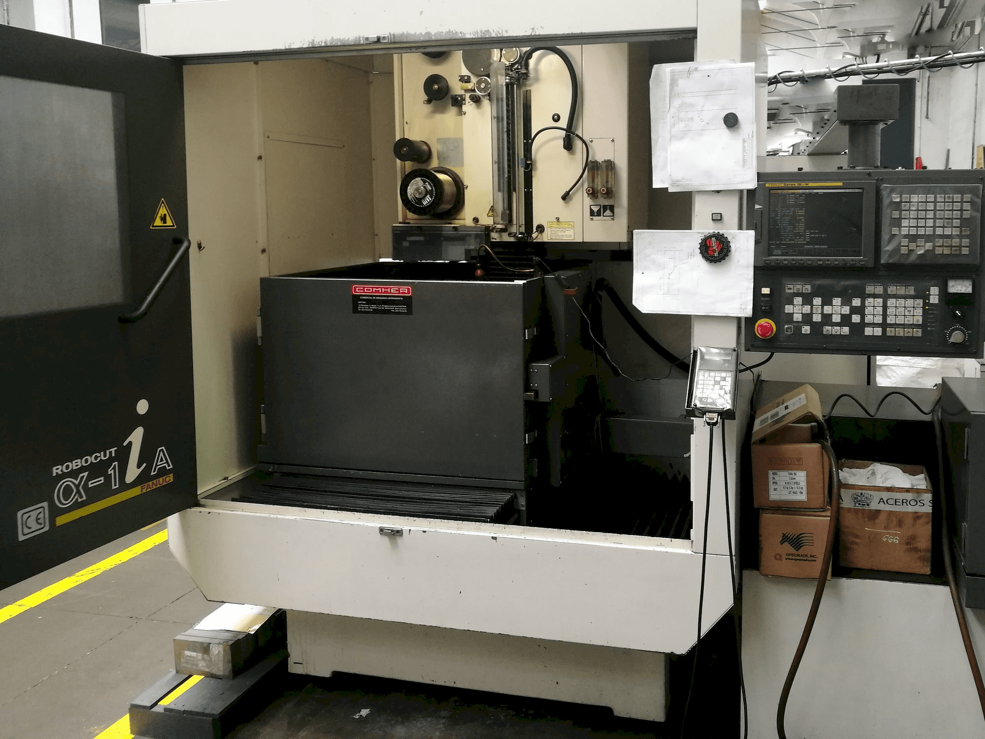 Vooraanzicht van FANUC Robocut ALPHA -1iA machine
