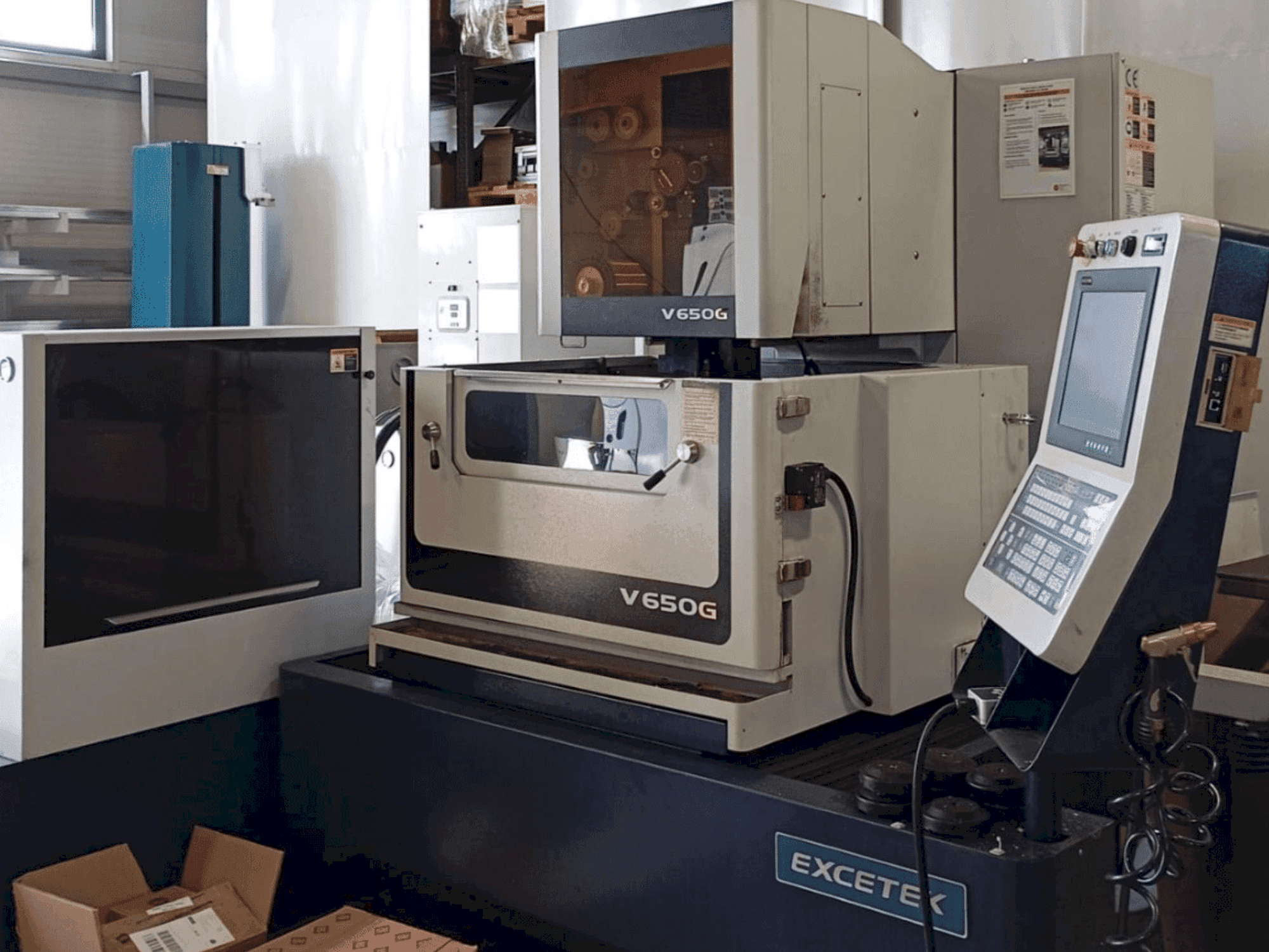 Vooraanzicht van EXCETEK V 650 G machine