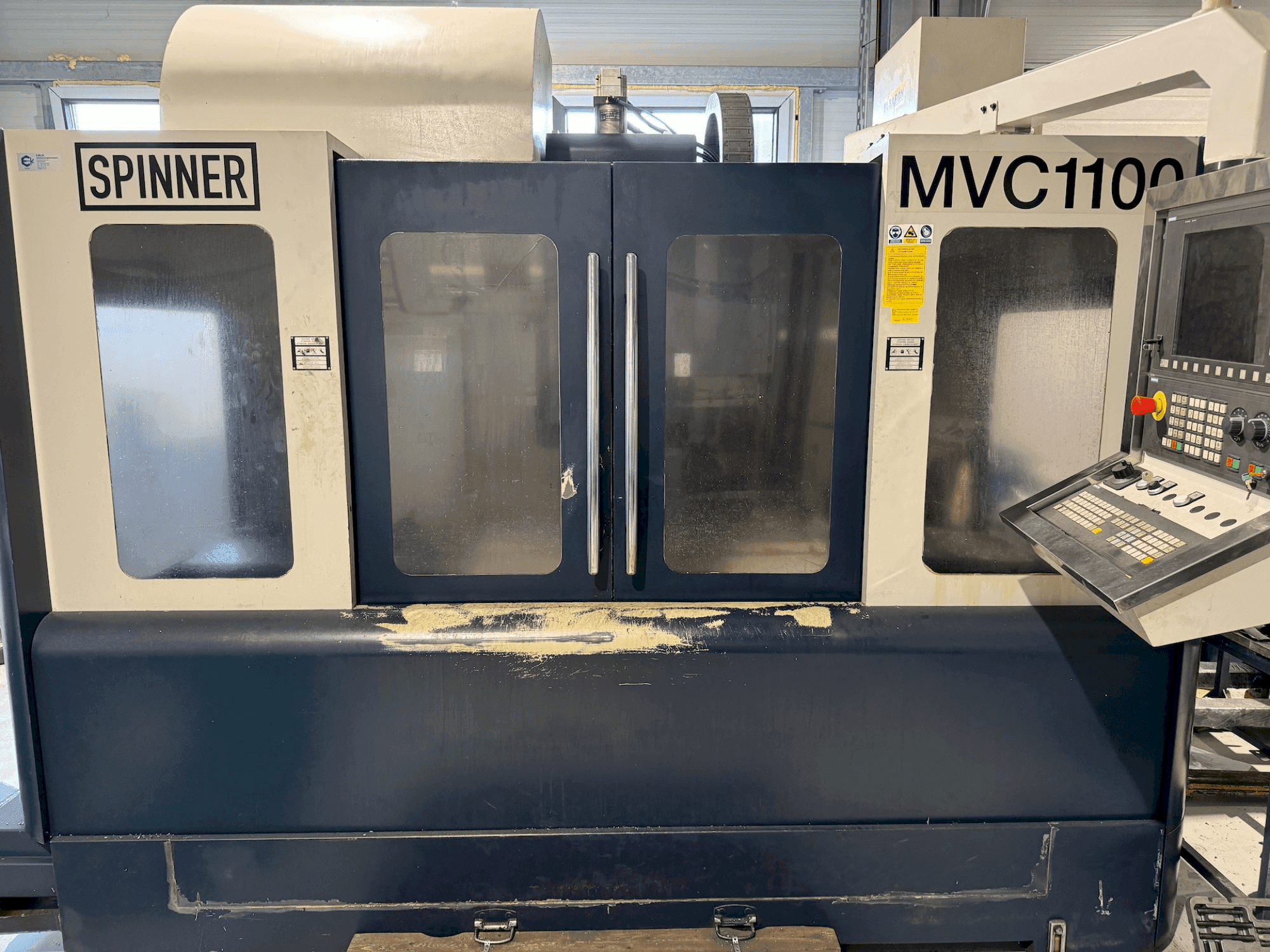 Vooraanzicht van SPINNER SPINNER VMC 1100 machine