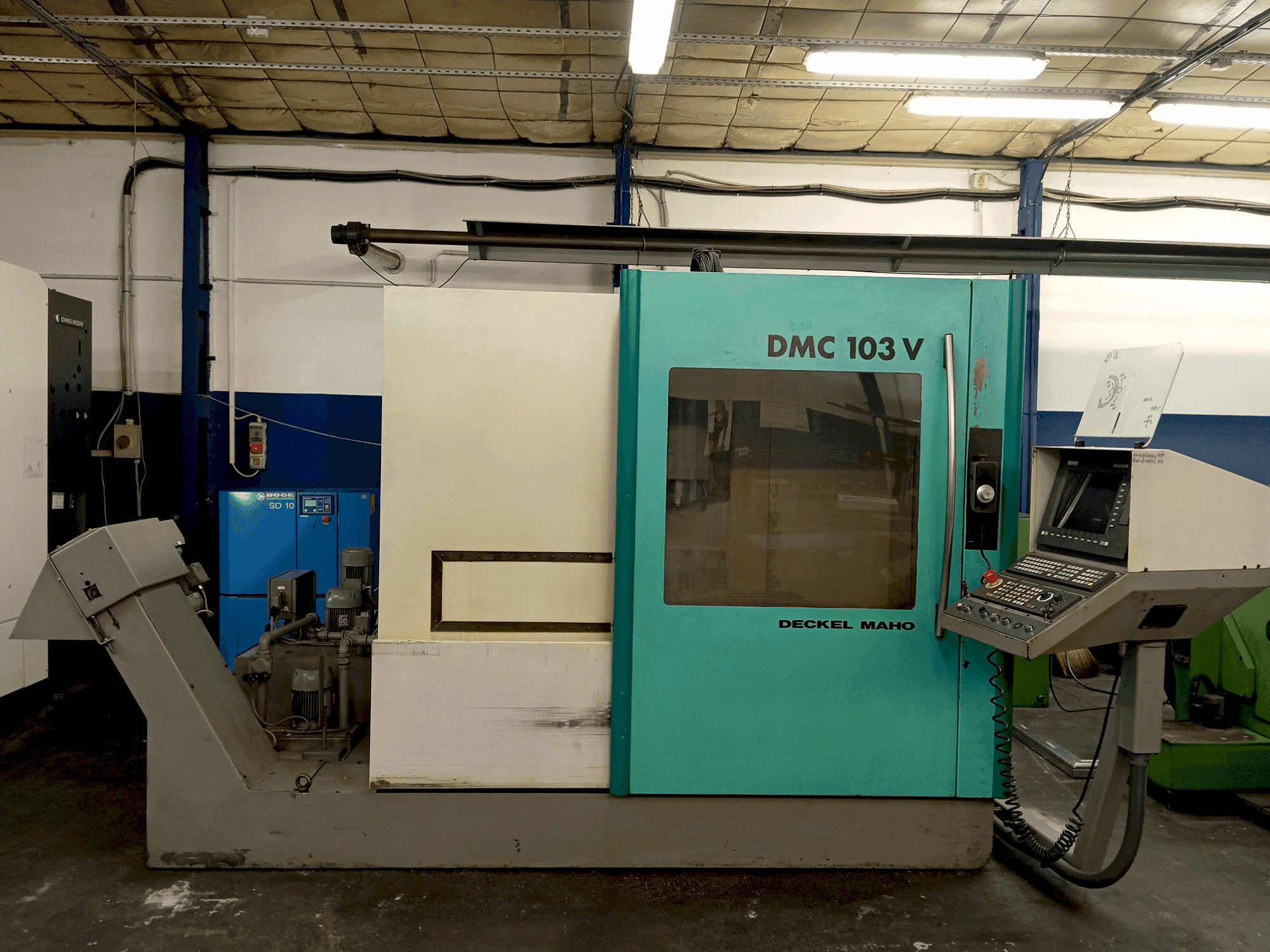 Vooraanzicht van DECKEL MAHO DMC 103 V machine