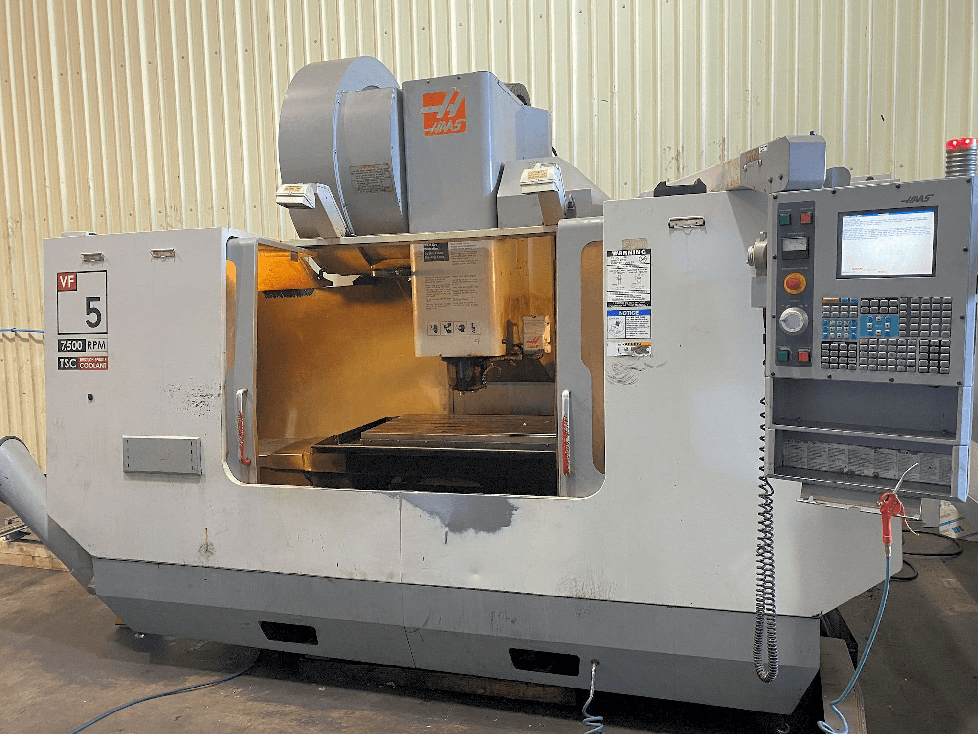Vooraanzicht van HAAS VF-5/50HE machine