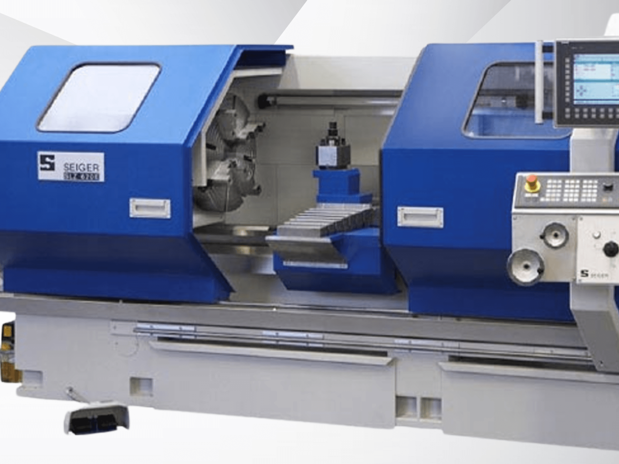 SEIGER SLZ 500E horizontale draaimachine, vooraanzicht met het bedieningspaneel, de spil en de kenmerken van het werkgebied.
