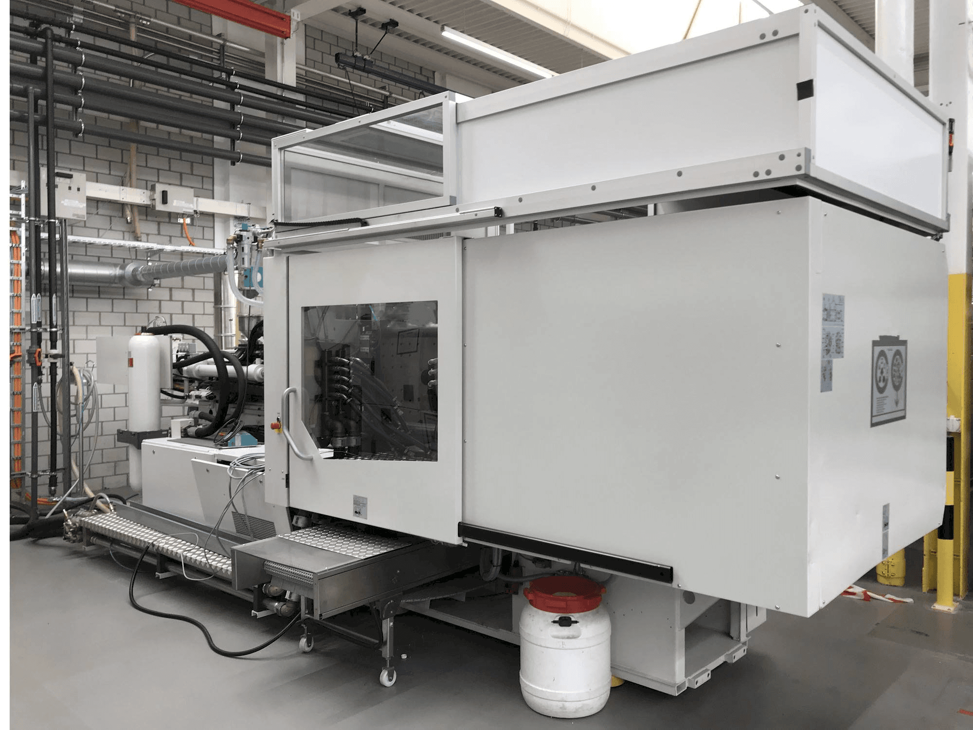 Vooraanzicht van Sumitomo Demag EL-EXIS SP 200/560-675 machine
