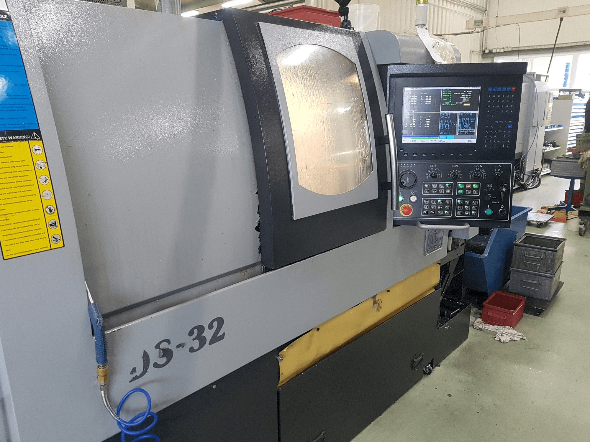 Vooraanzicht van Chiah-Chyun CDS-32 machine