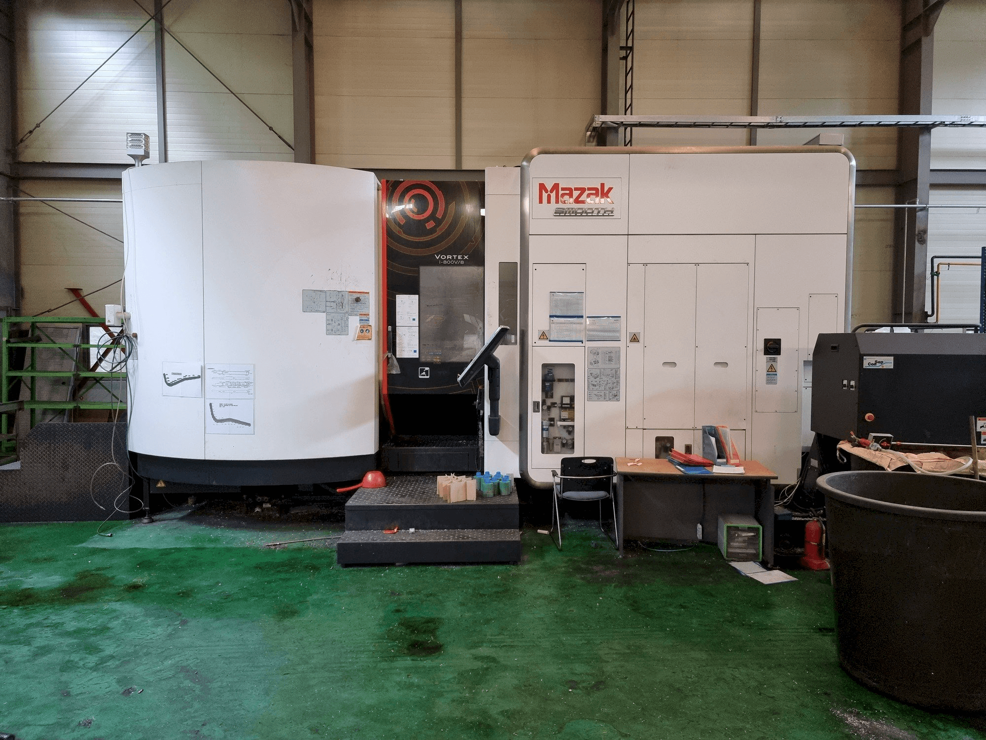 Vooraanzicht van Mazak VORTEX i-800V/8 machine