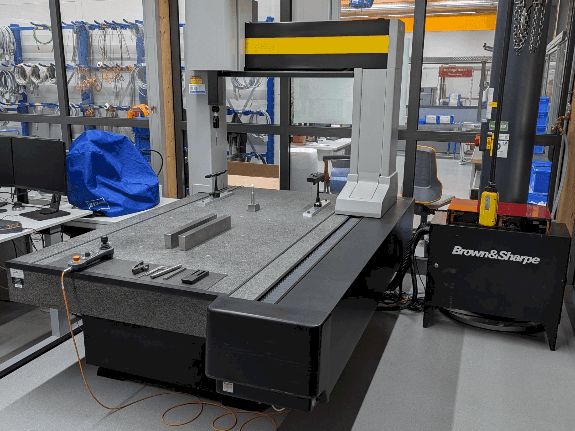 Vooraanzicht van BROWN & SHARPE Chameleon machine