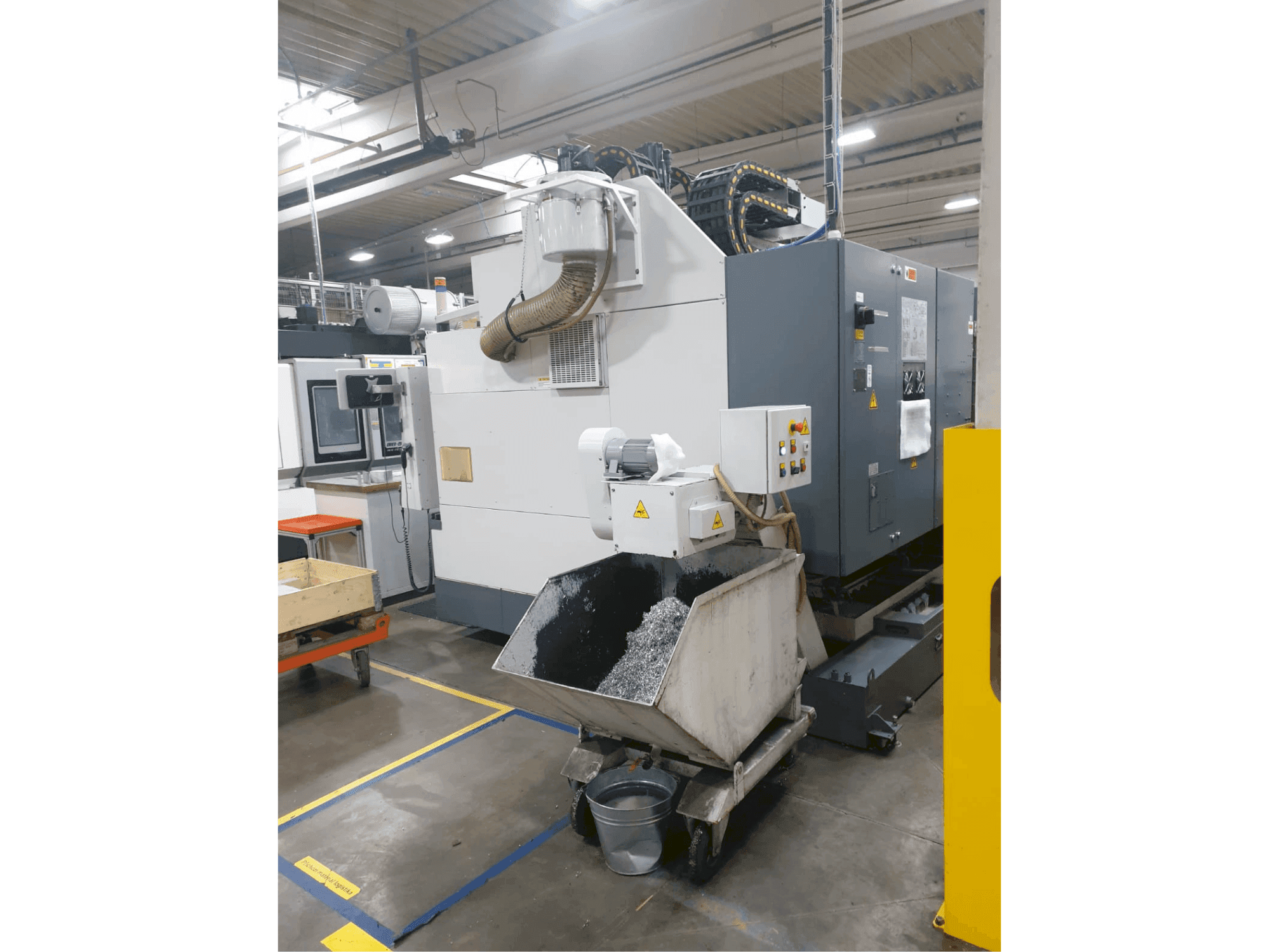 Vooraanzicht van Okuma MB-66VA machine