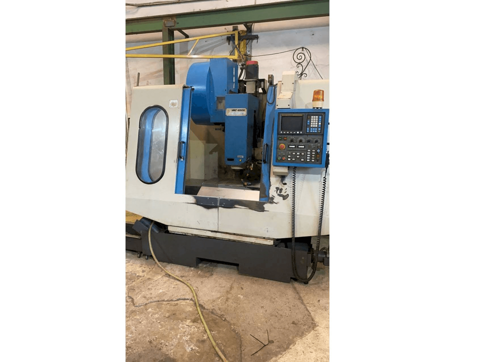 Vooraanzicht van Johnford VMC 650A machine