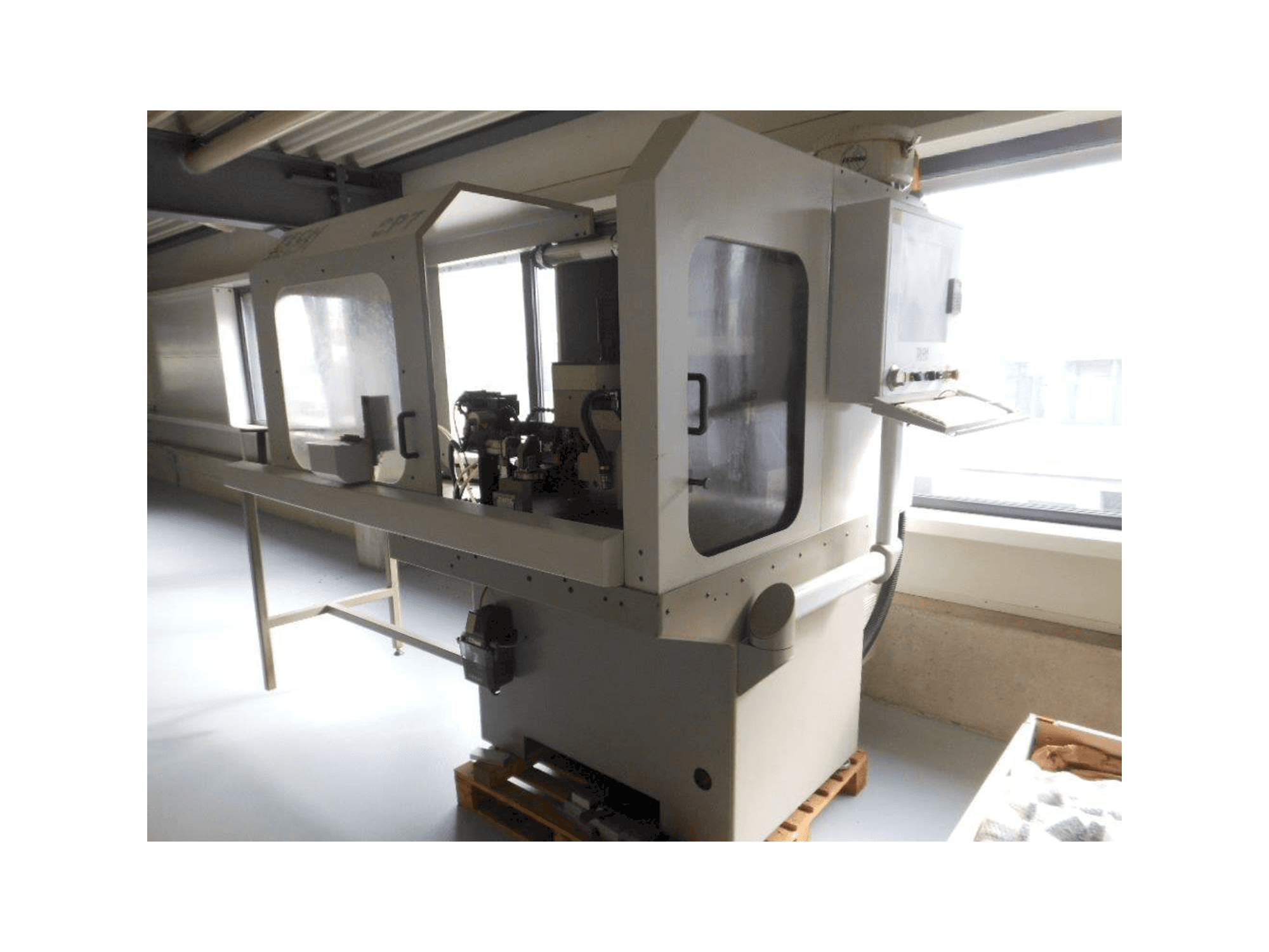 Vooraanzicht van STARTECH SP7 machine