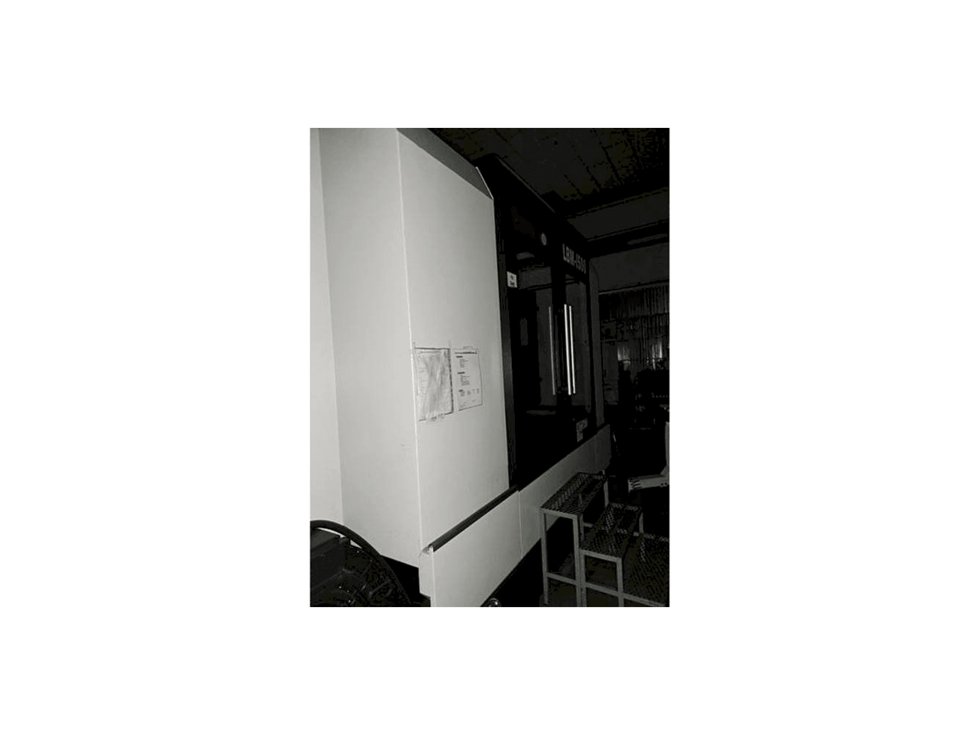 Links zicht van Eumach LBM-1500 machine