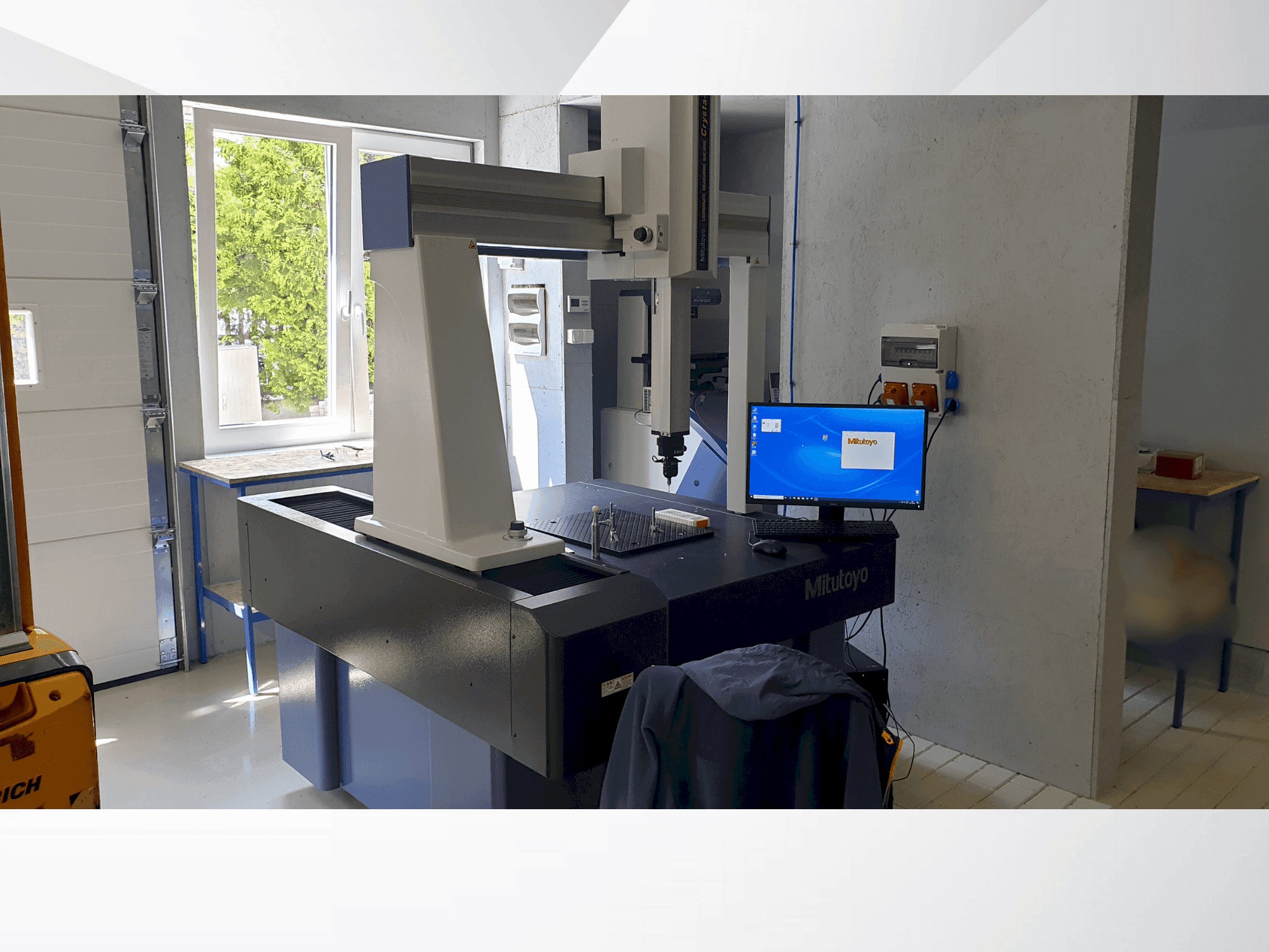 Vooraanzicht van Mitutoyo MITUTOYO Crysta Plus M 776 machine