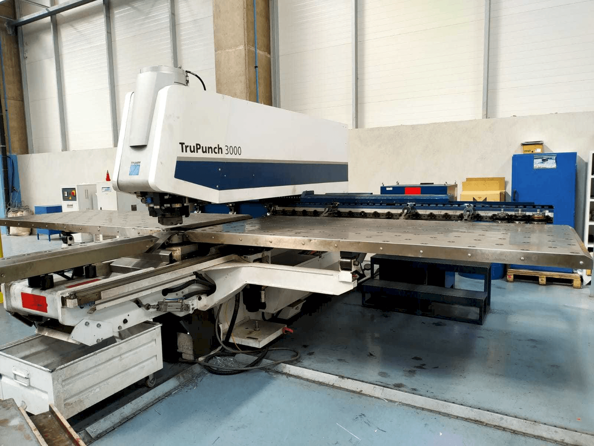 Vooraanzicht van Trumpf TruPunch 3000 machine