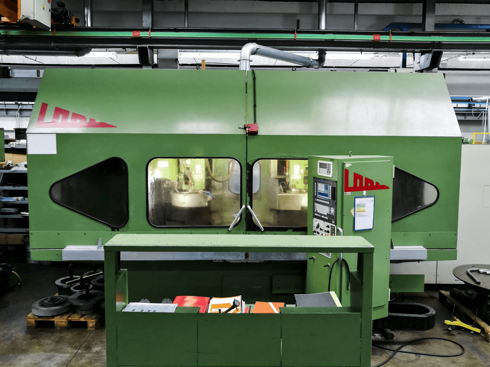 Vooraanzicht van Lodi RTR S800 CNC machine
