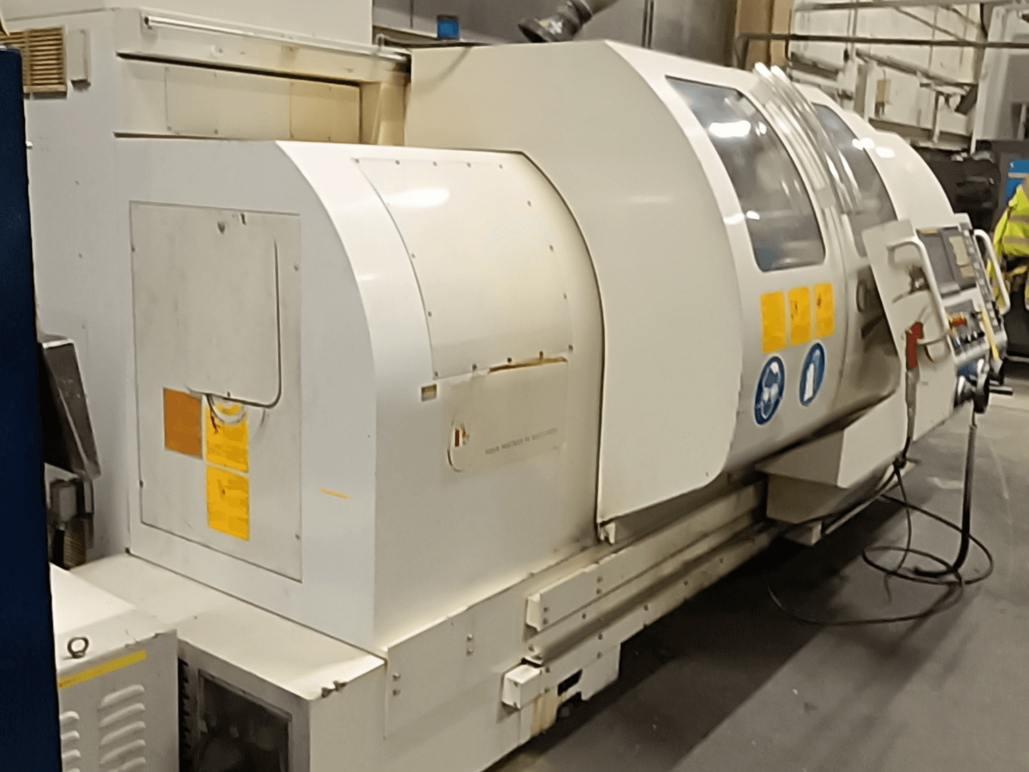 Horizontale draaimachine MONDIALE BNC-2260XL, zijaanzicht, met bedieningspaneel en veiligheidslabels.