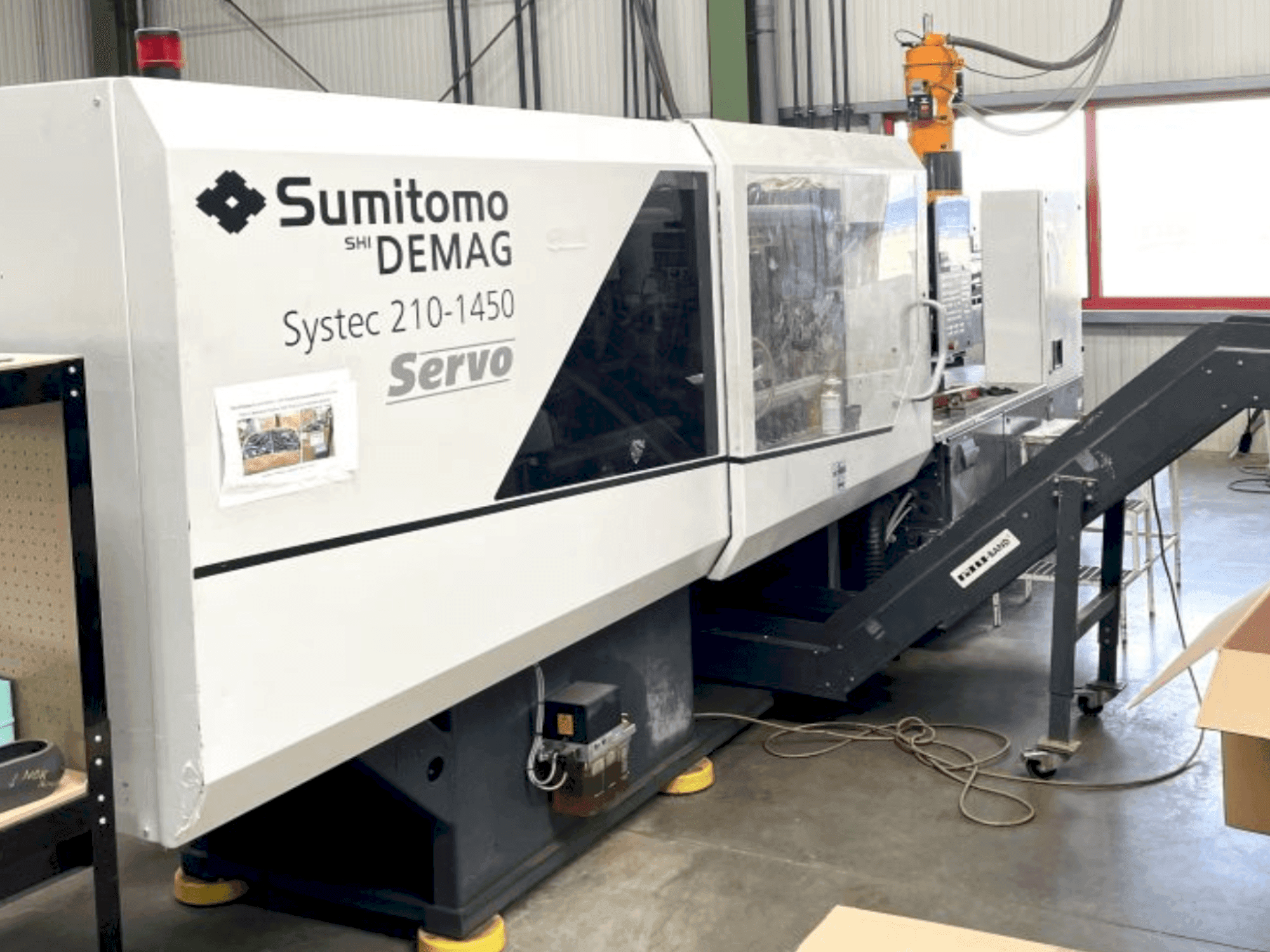 Vooraanzicht van DEMAG System 210-1450 machine