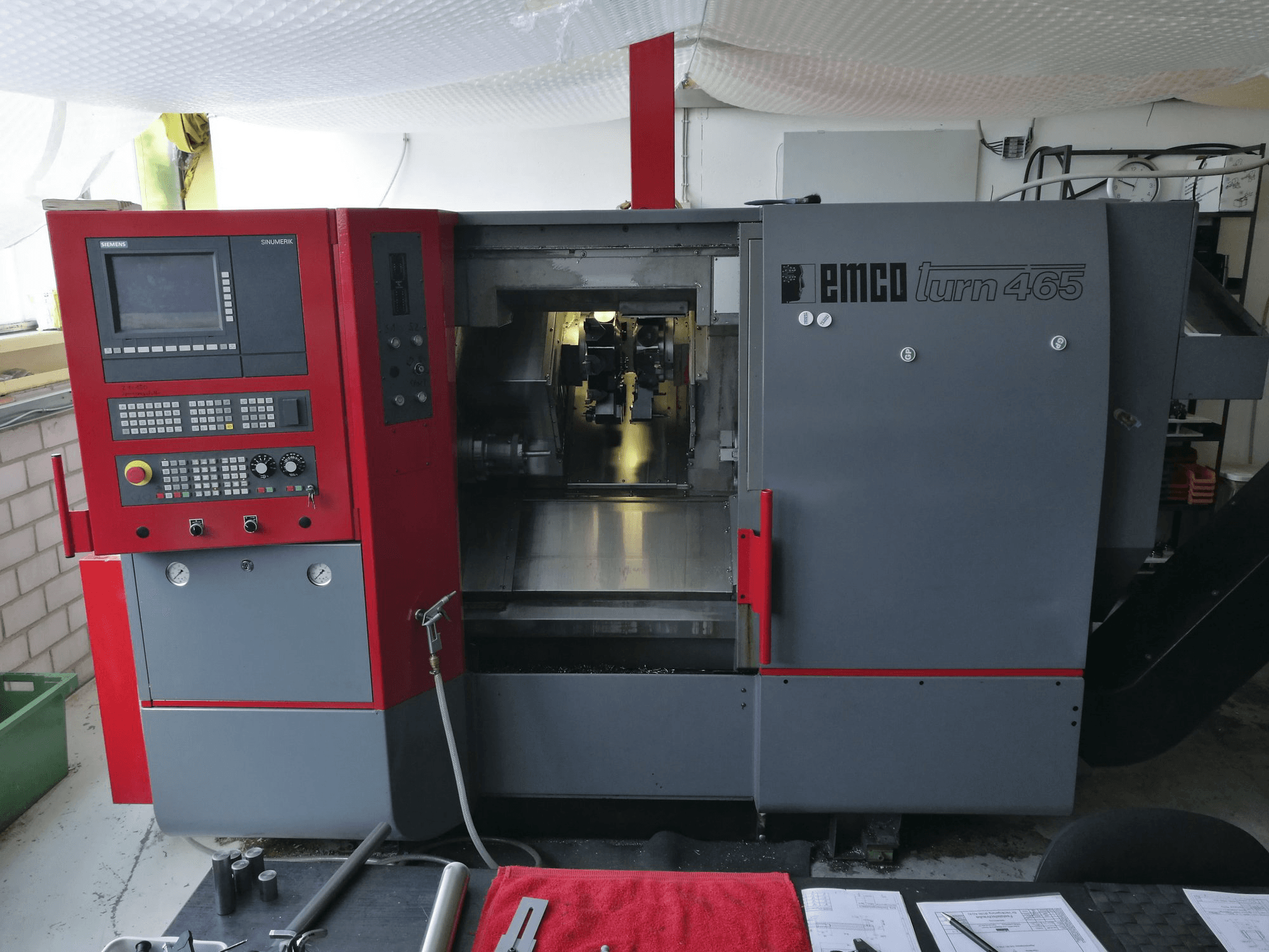 Vooraanzicht van EMCO EMCOTURN 465 DS machine