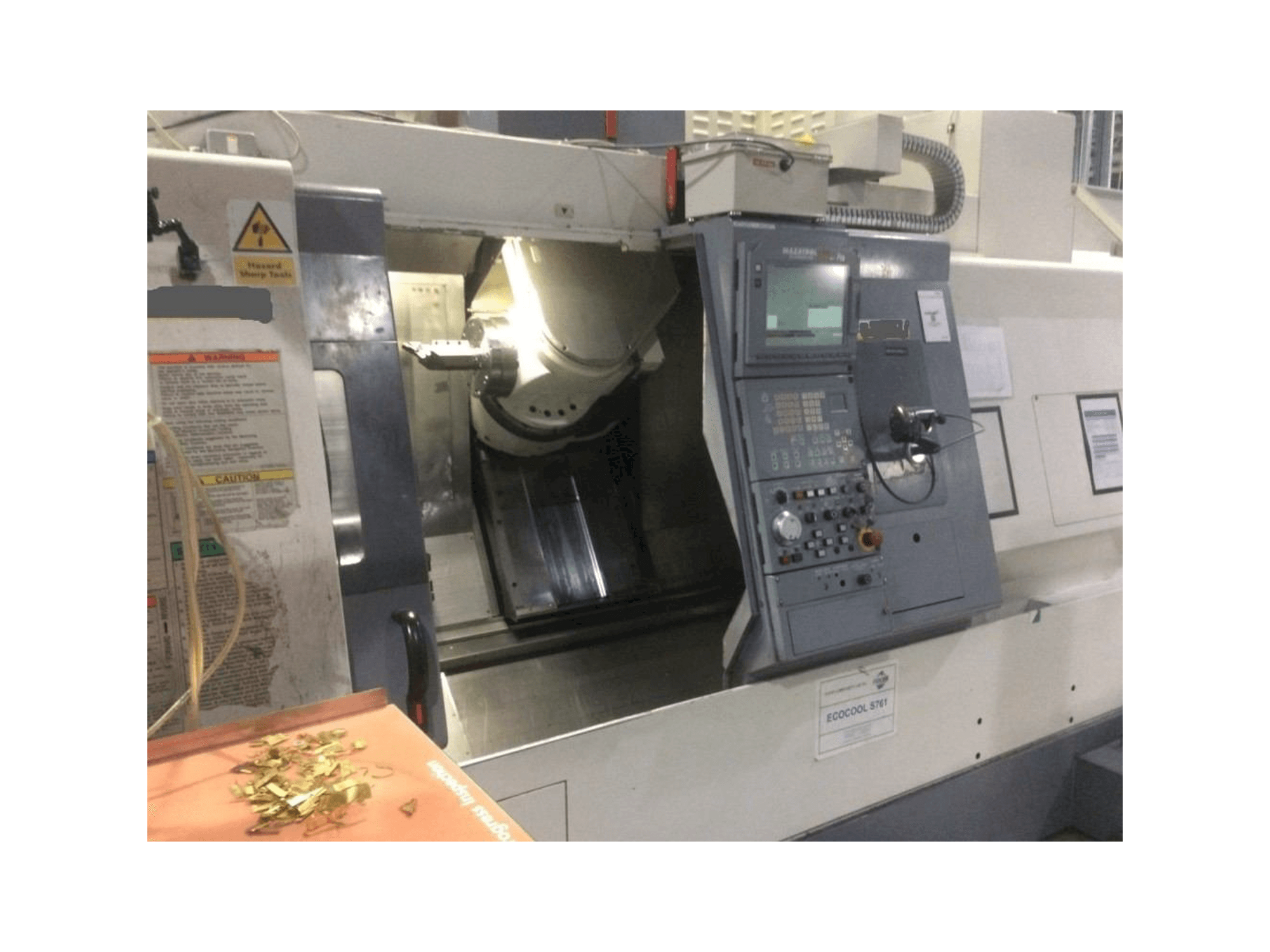 Vooraanzicht van Mazak Integrex 200-3 machine