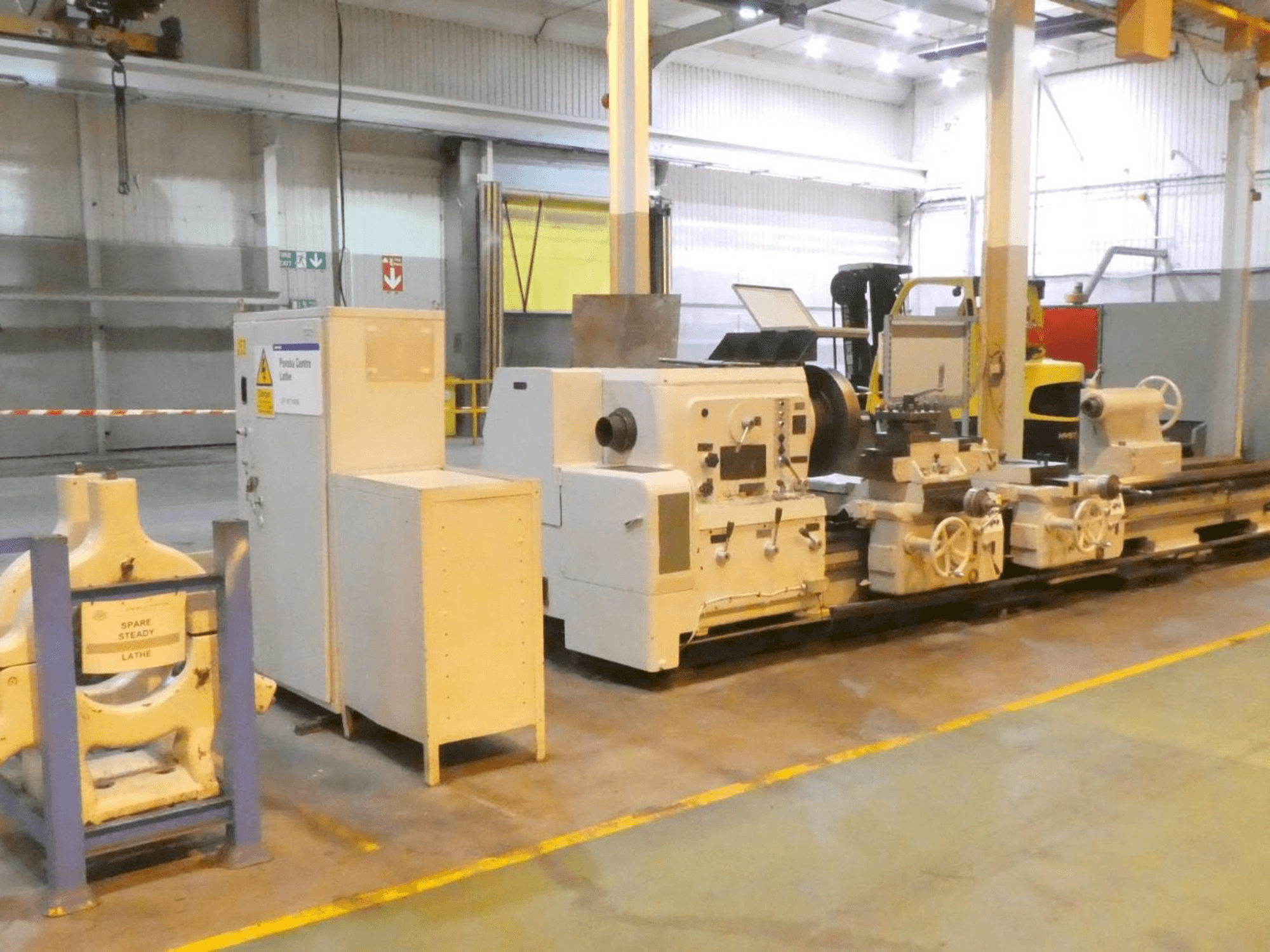 Vooraanzicht van Poreba TR100B X 4M machine