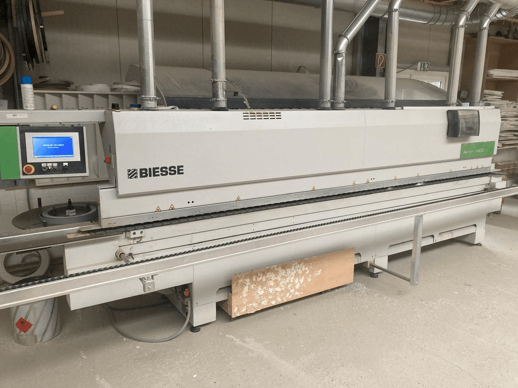 Vooraanzicht van BIESSE AKRON 1440 machine