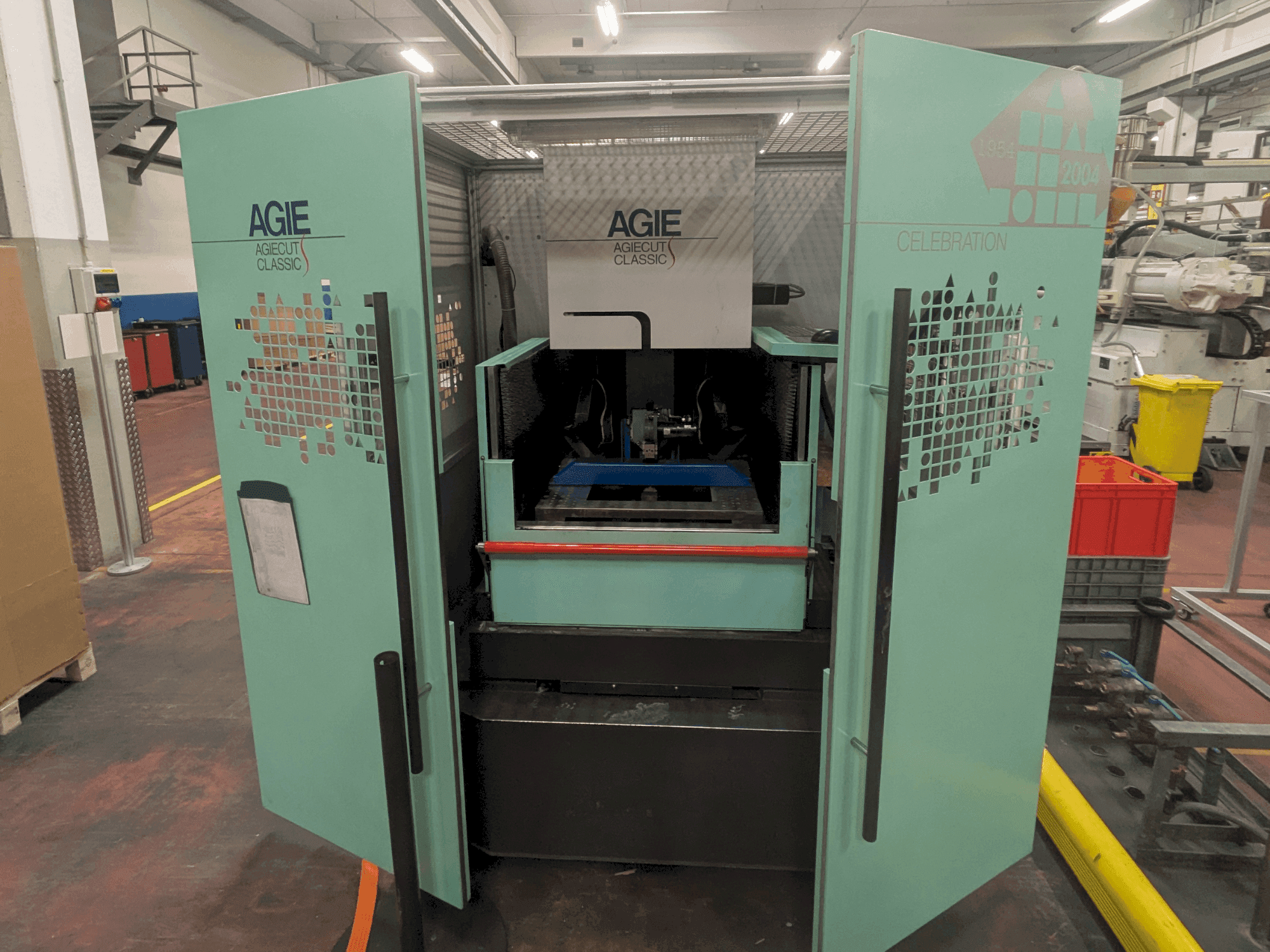 Vooraanzicht van AGIE Agiecut Classic 2S machine