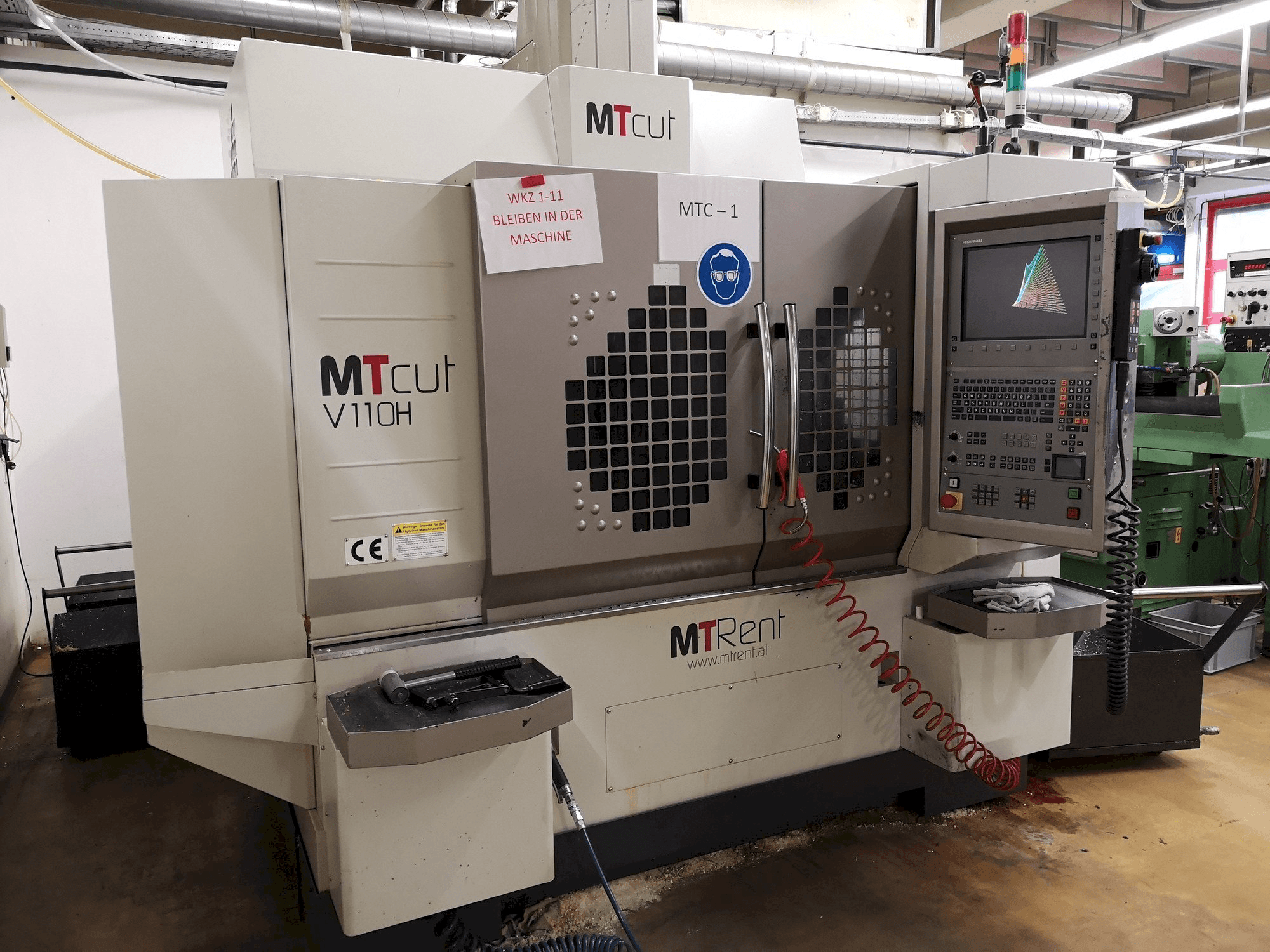 Vooraanzicht van MT Cut V110H machine