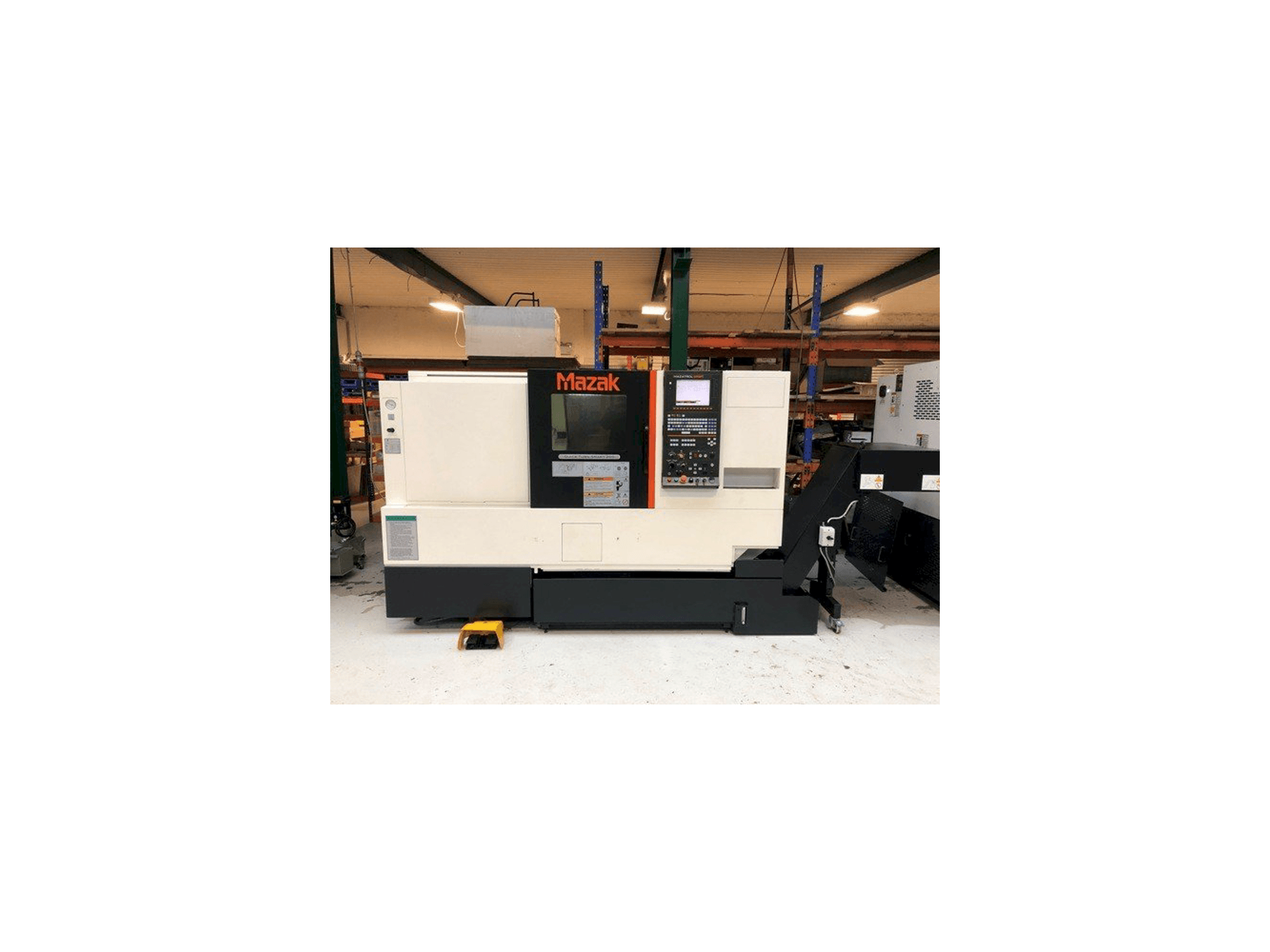 Vooraanzicht van Mazak Quick Turn Smart 200 machine