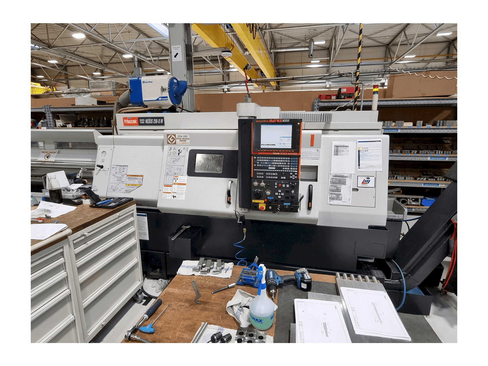 Vooraanzicht van Mazak Quick Turn Nexus 250-IIM machine