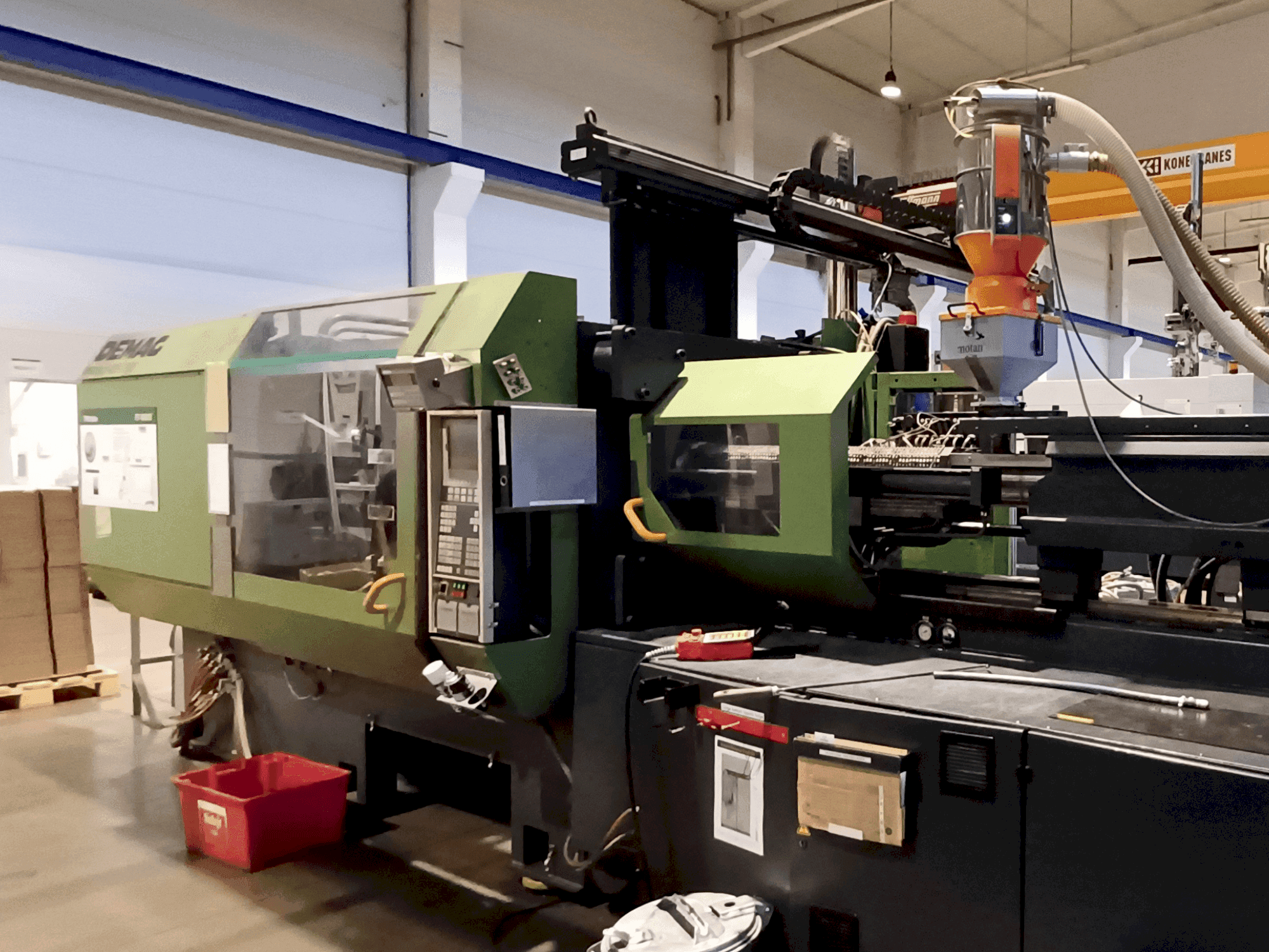 Vooraanzicht van DEMAG ERGOTECH 4200-2300 machine