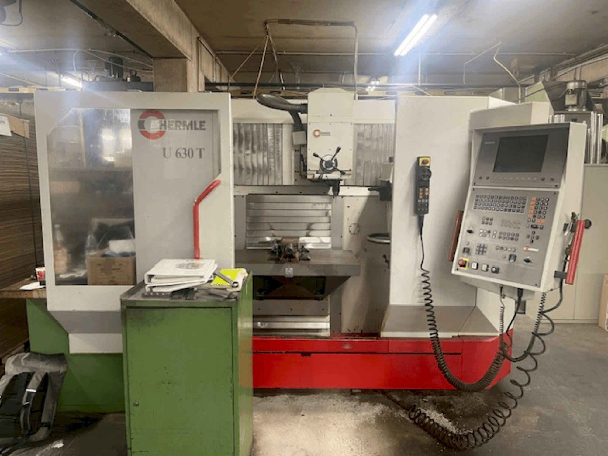 Vooraanzicht van HERMLE U 630 T machine