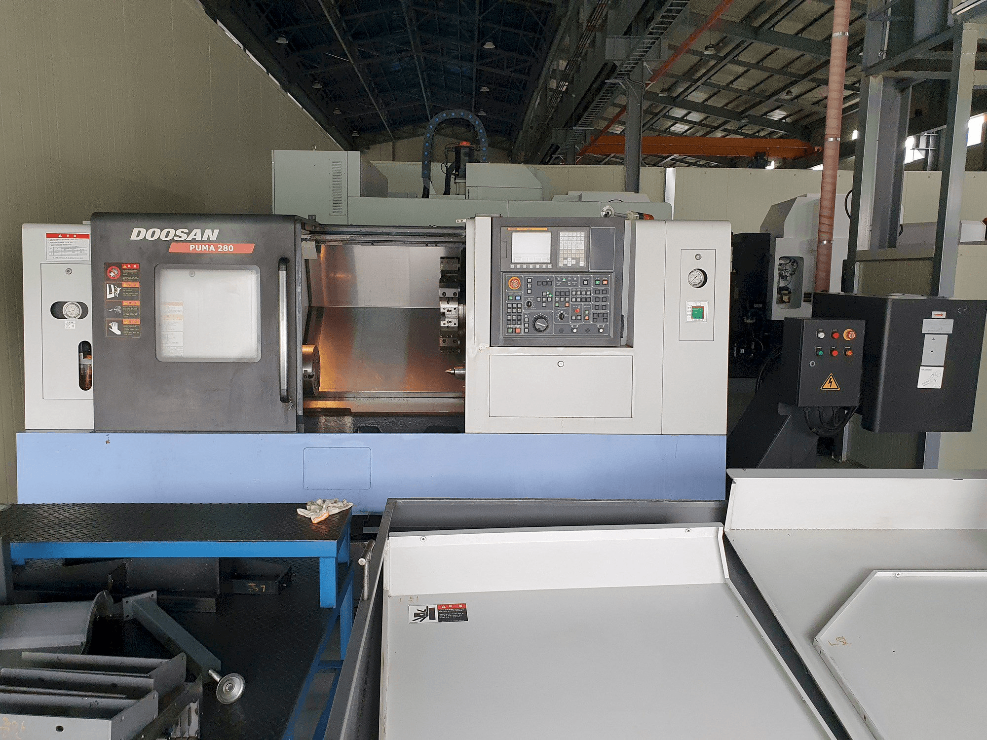 Vooraanzicht van Doosan PUMA 280 machine