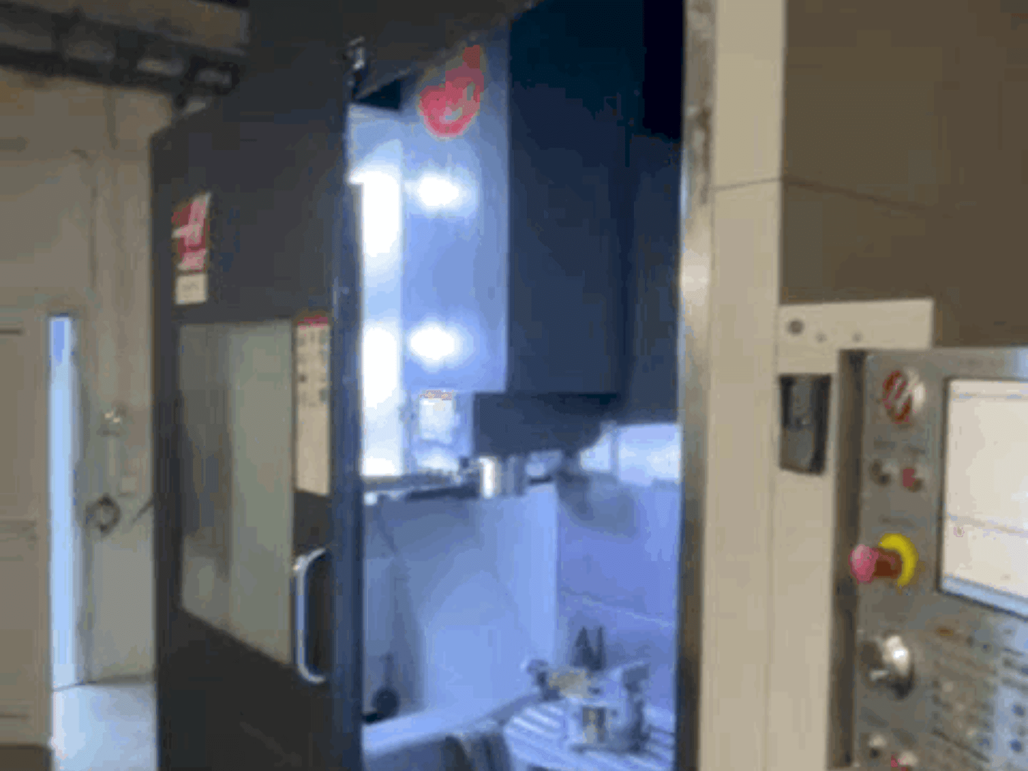 Vooraanzicht van HAAS UMC-750 machine