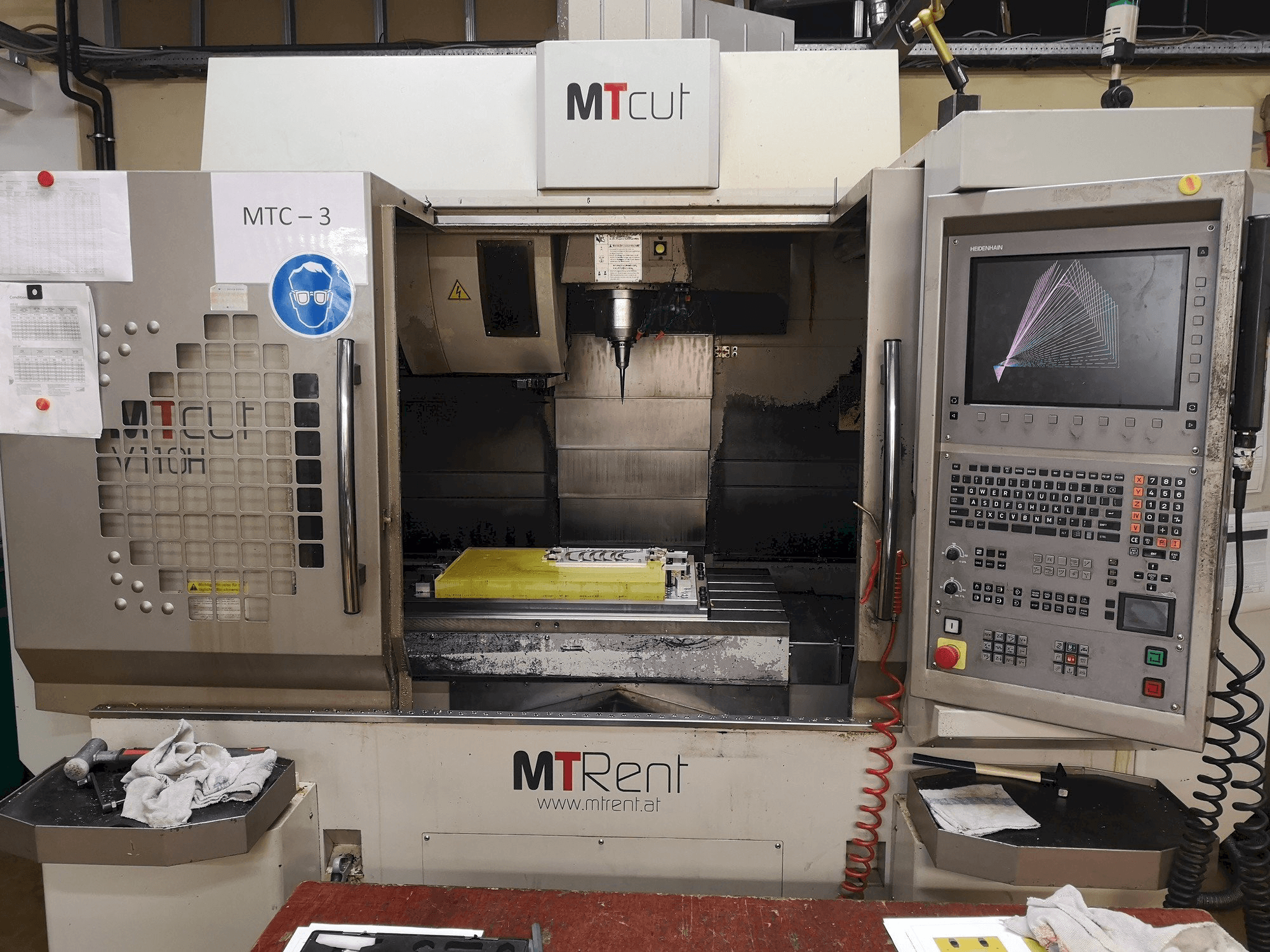 Vooraanzicht van MT Cut V110H machine